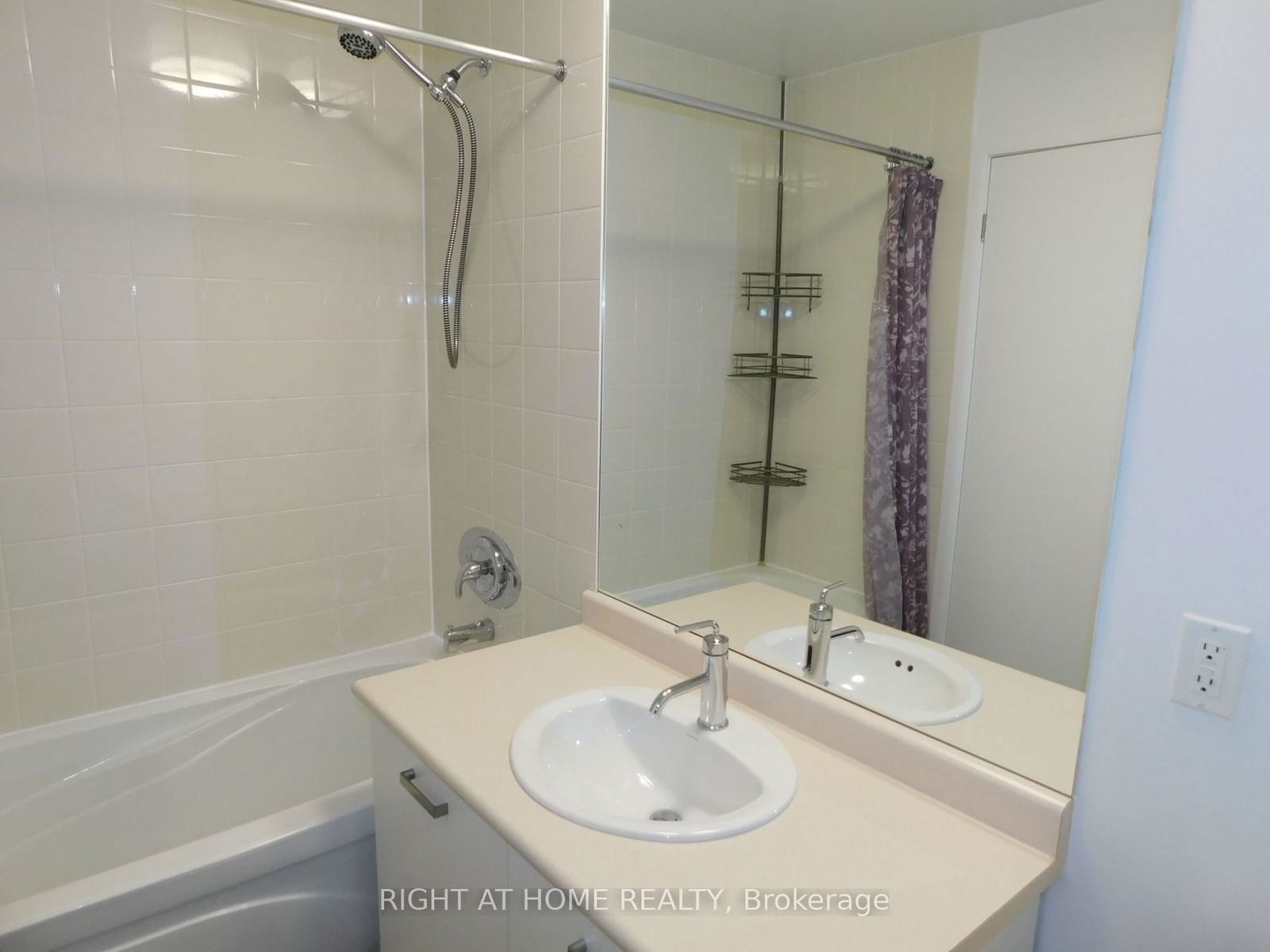 832 Bay St, unit 208 for rent - image #5