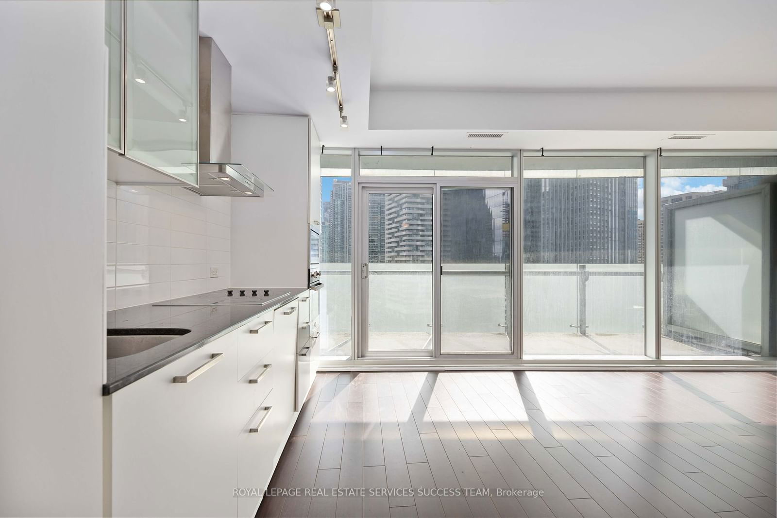 12 York St, unit 1711 for sale - image #10