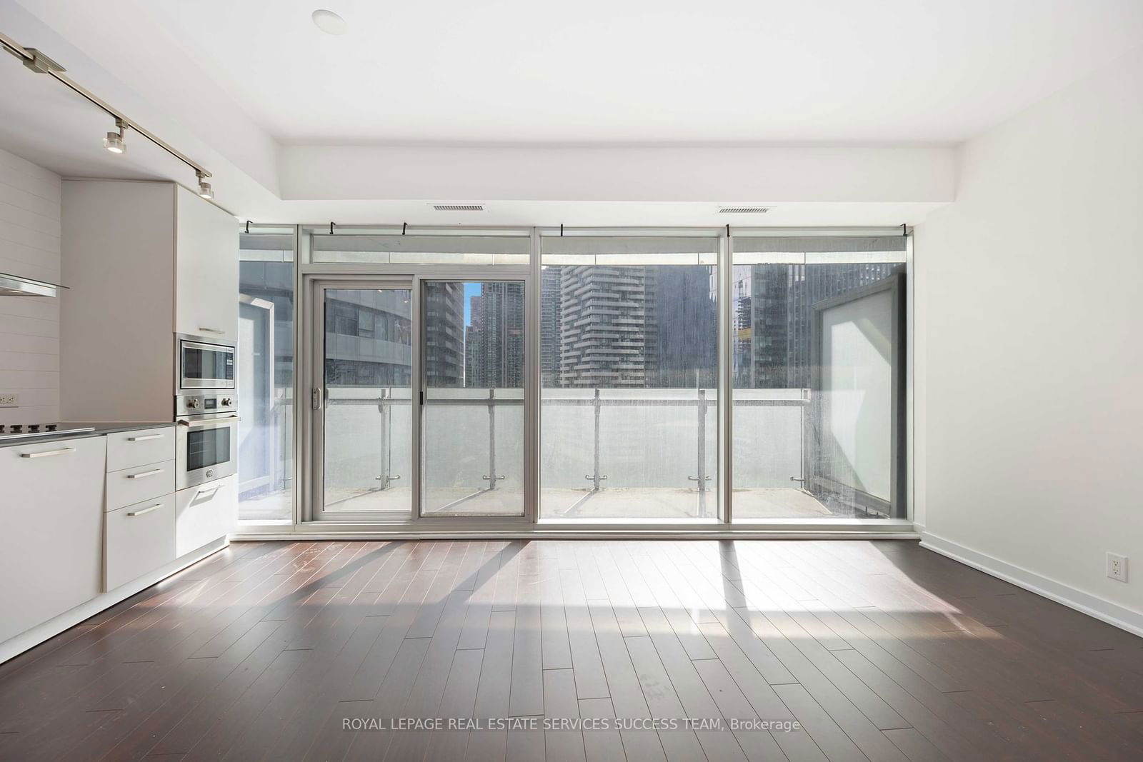 12 York St, unit 1711 for sale