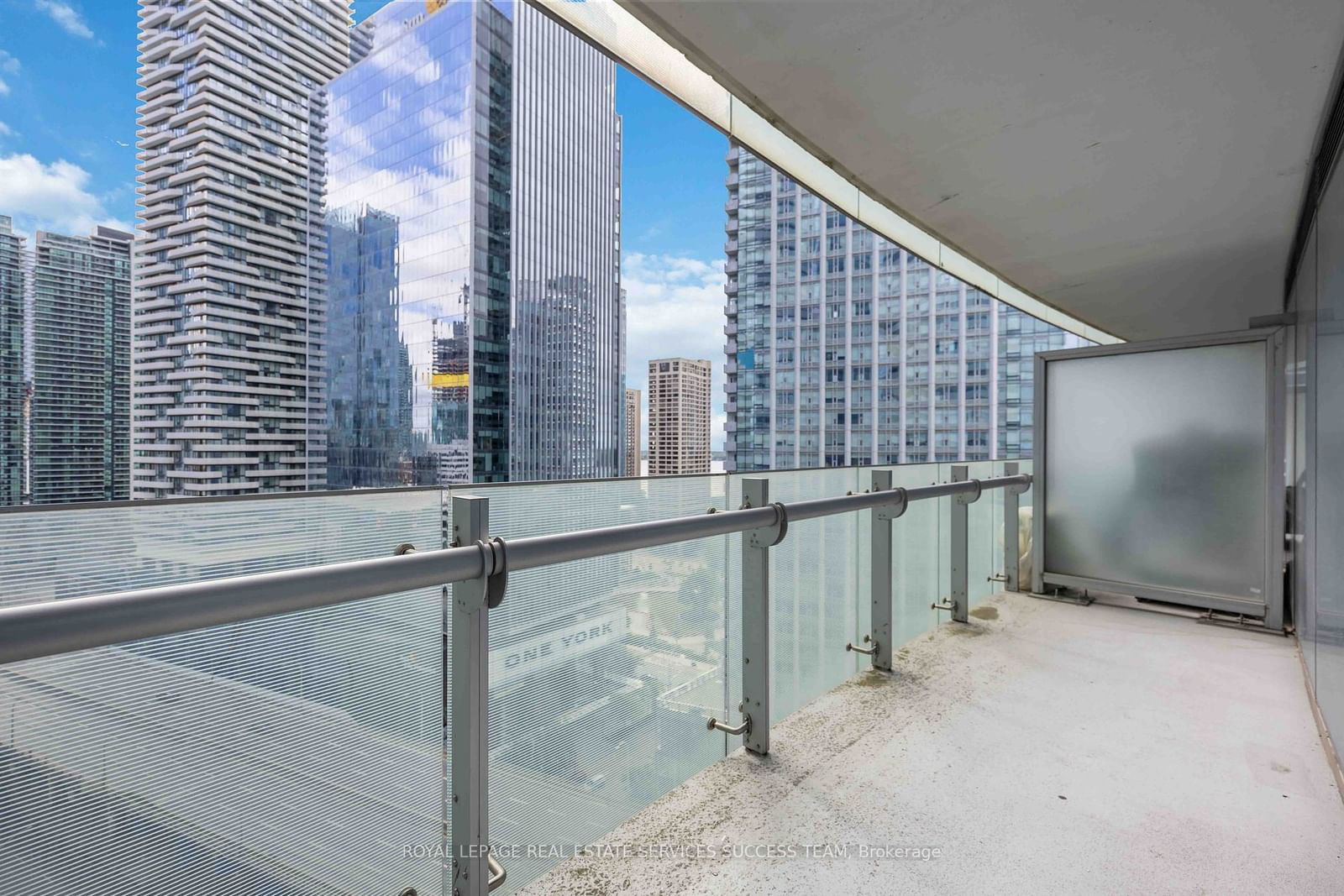 12 York St, unit 1711 for sale