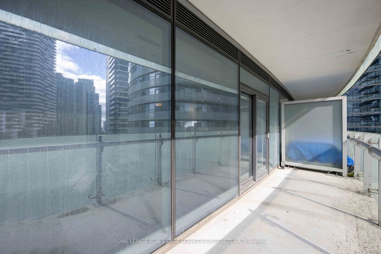 12 York St, unit 1711 for sale