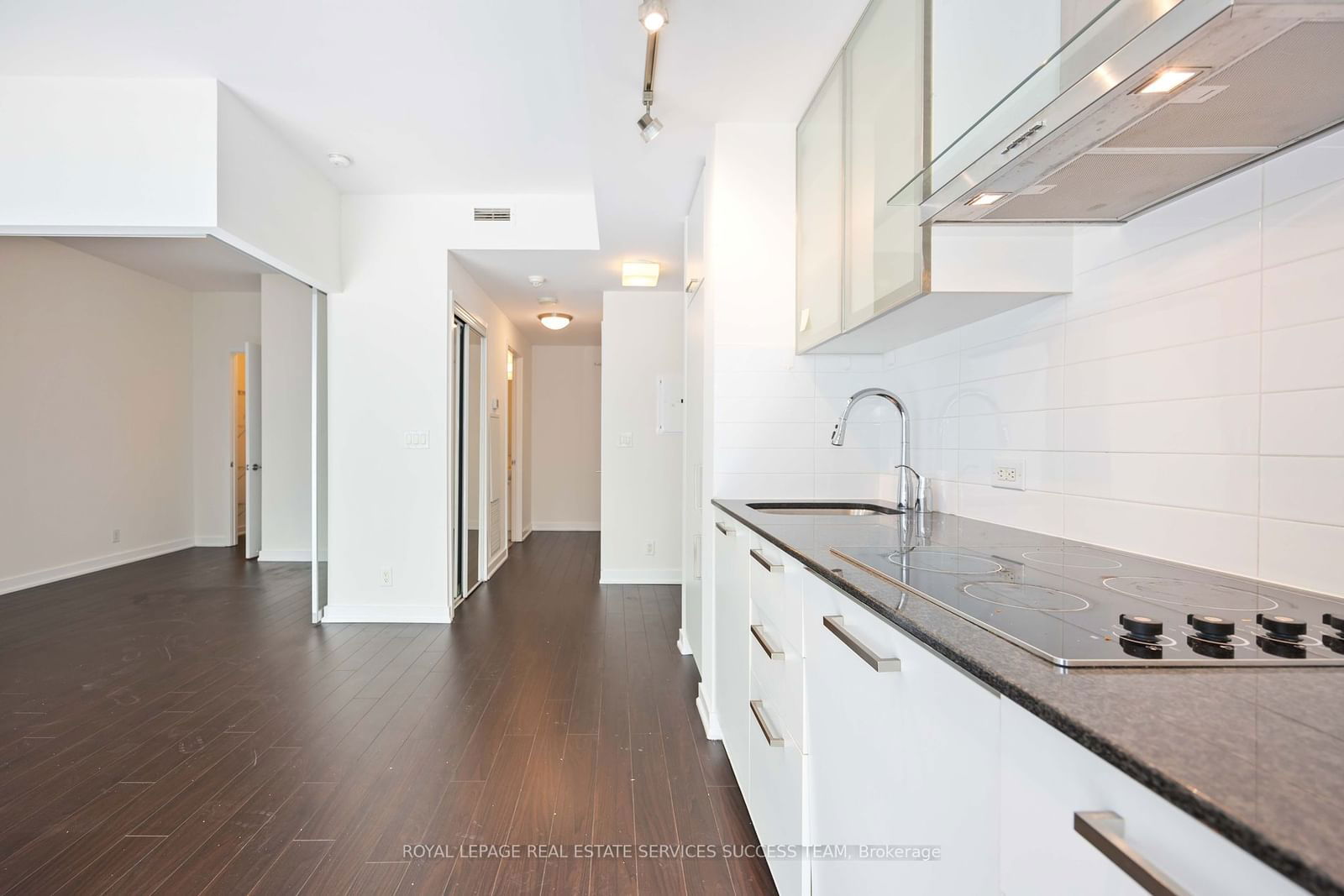 12 York St, unit 1711 for sale - image #9