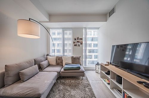 480 Front St W, unit 805 for sale