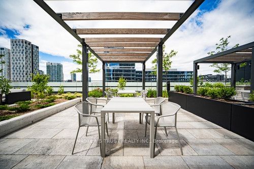 480 Front St W, unit 805 for sale