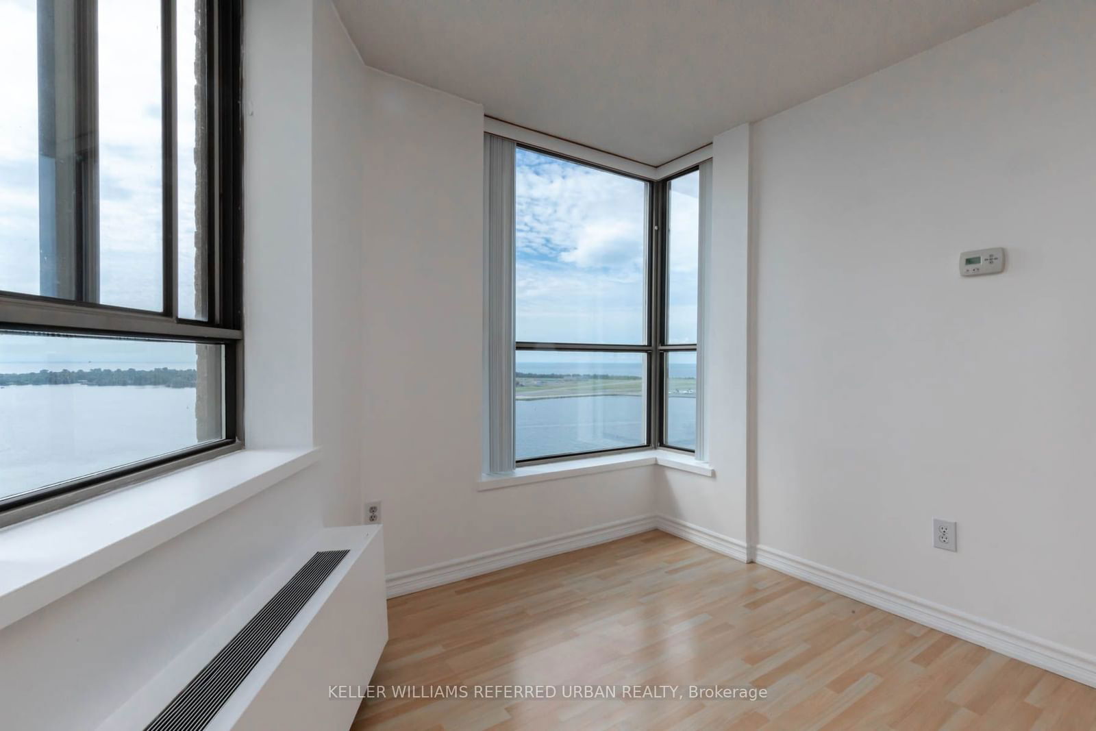 270 Queens Quay W, unit 2401 for sale - image #9