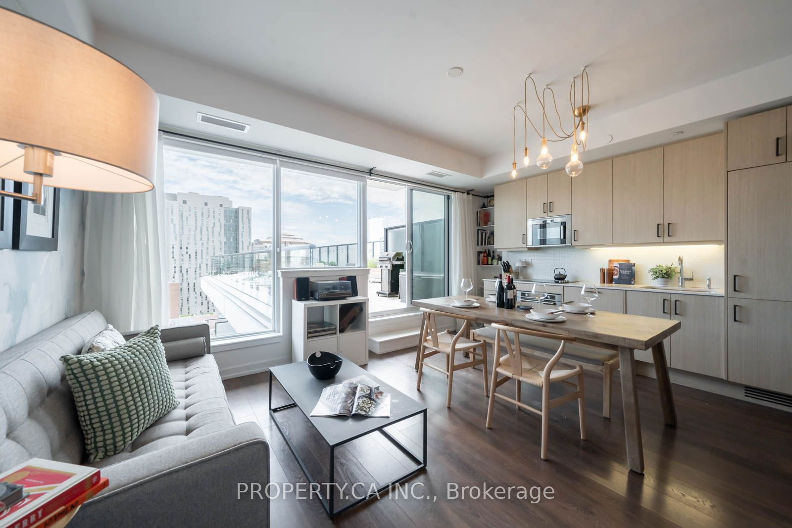 297 College St, unit 1602 for sale - image #2