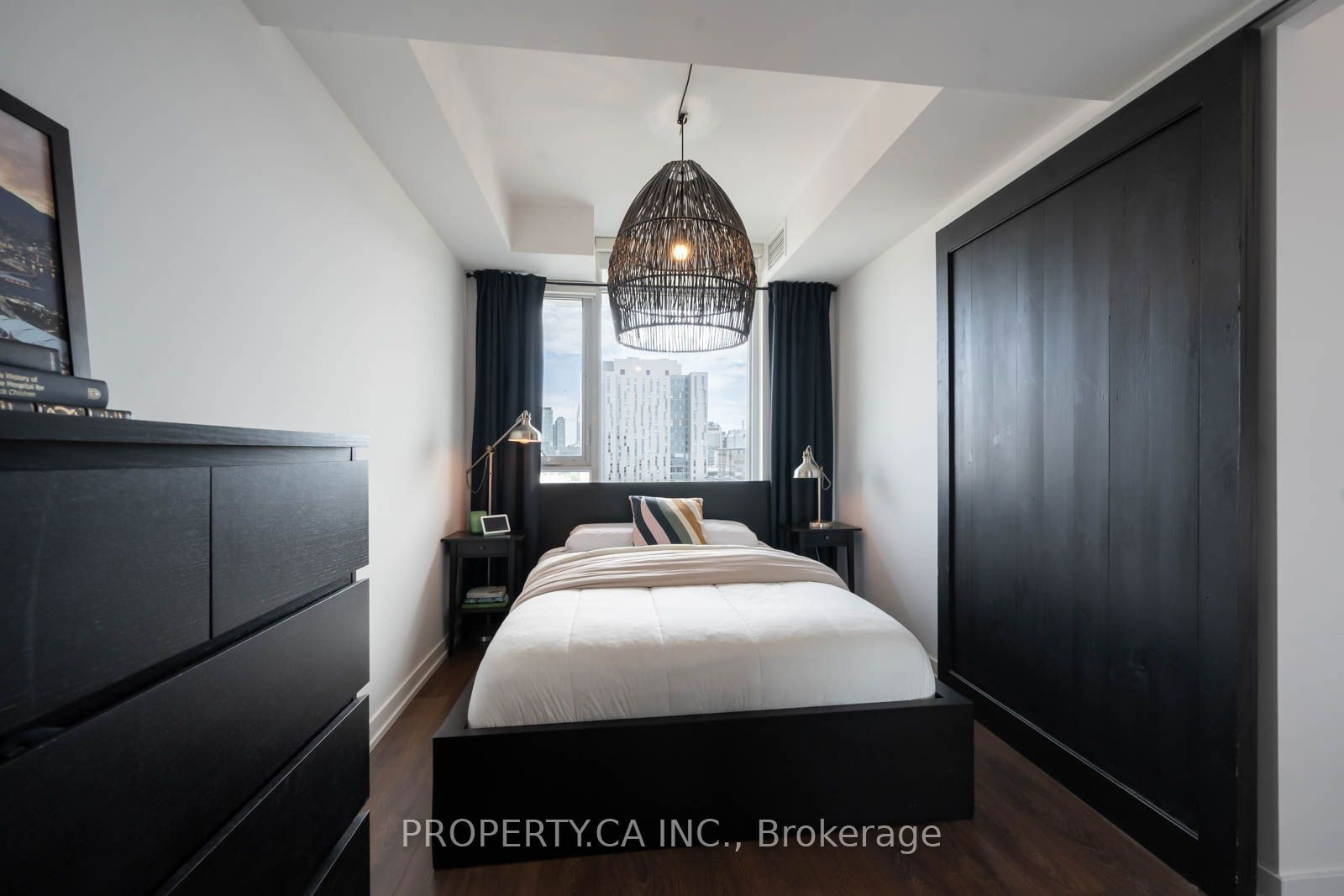 297 College St, unit 1602 for sale - image #9