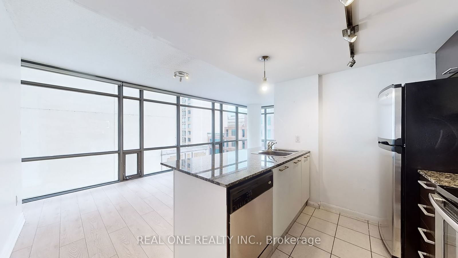 38 Grenville St, unit 907 for sale - image #8