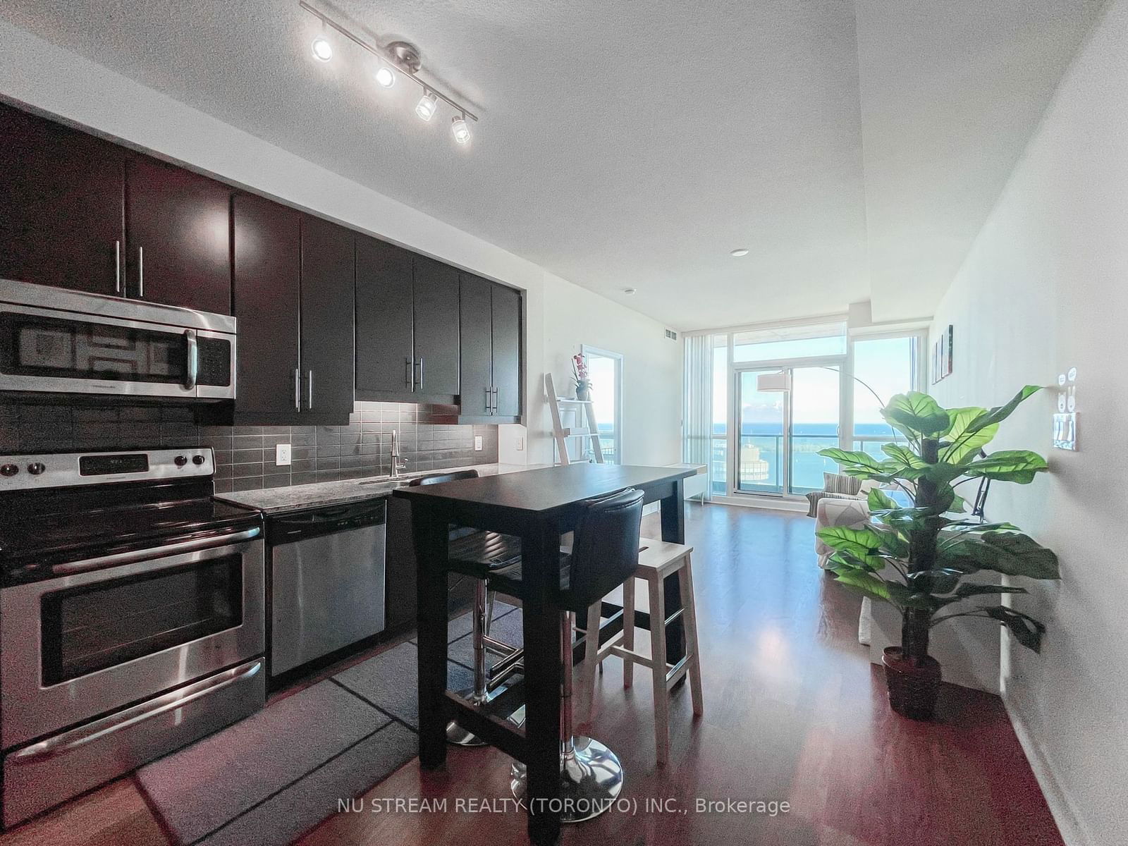 33 Bay St, unit 4509 for rent - image #7