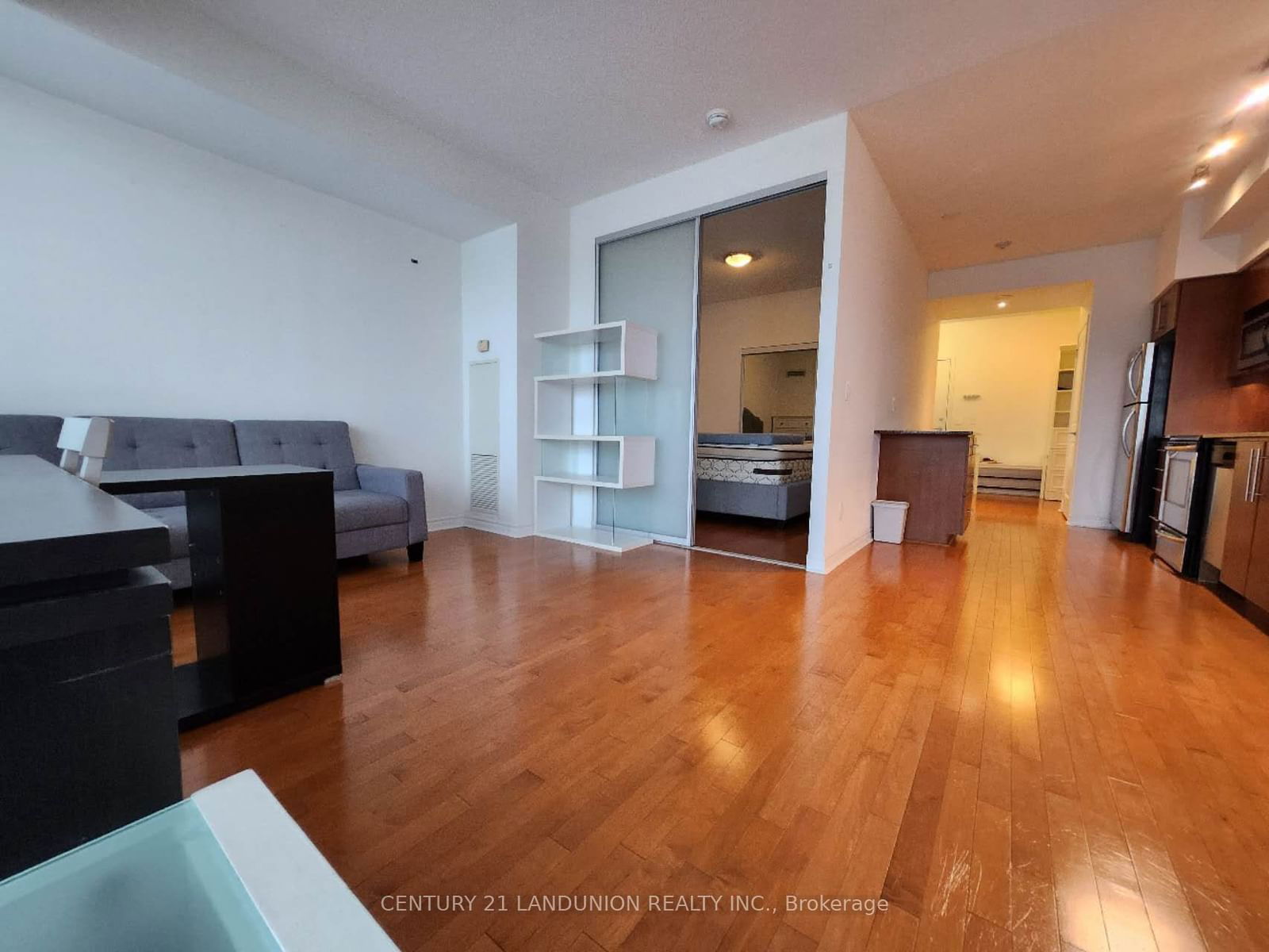 2885 Bayview Ave, unit 301 for rent