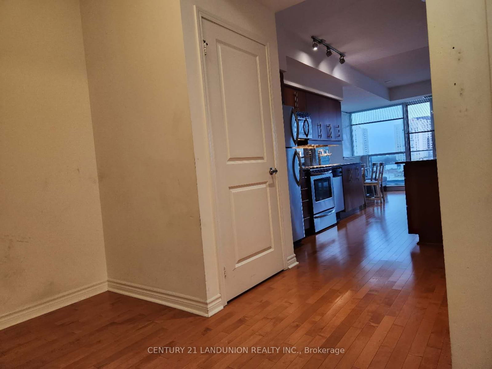 2885 Bayview Ave, unit 301 for rent - image #8