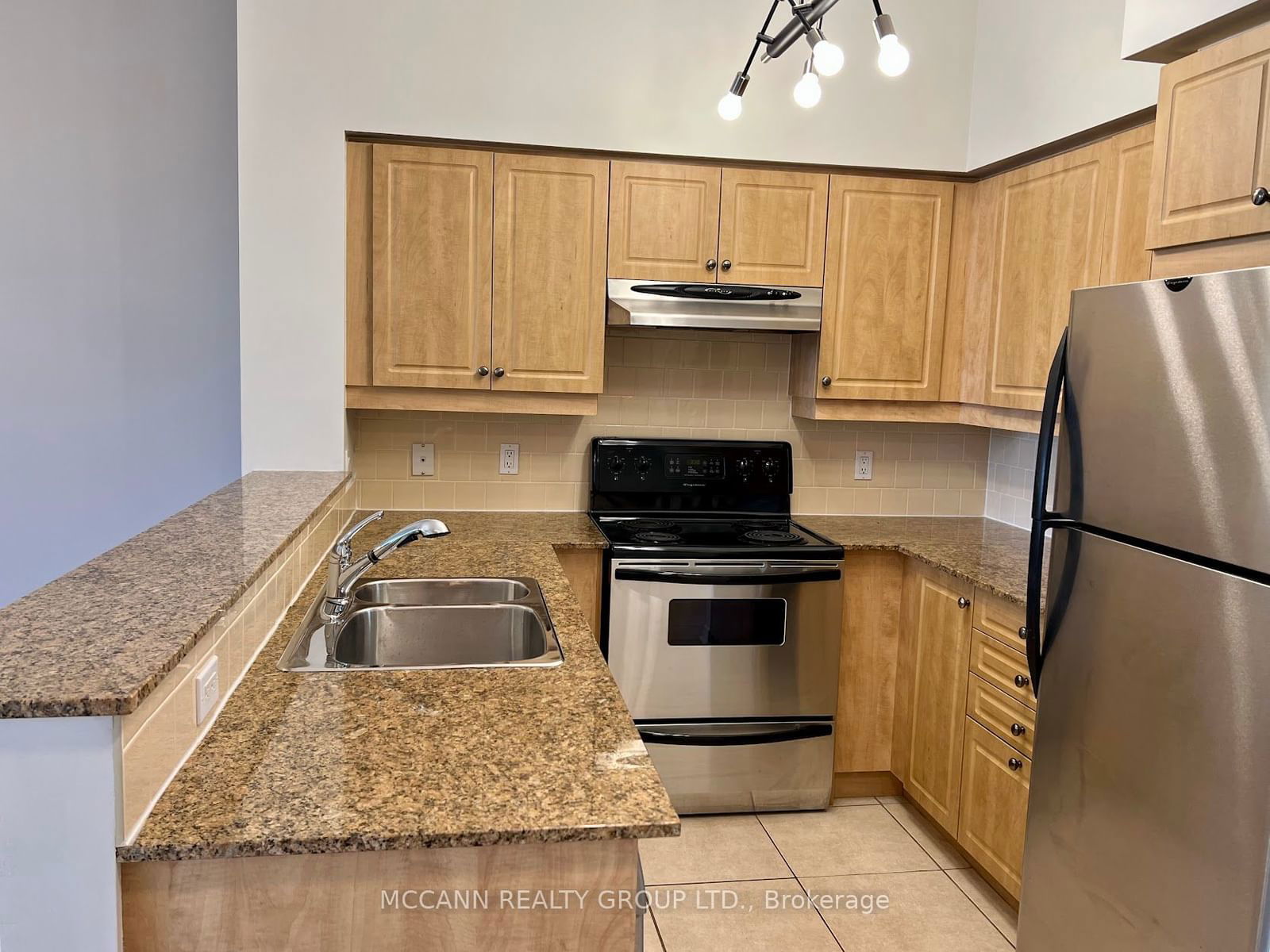 455 Rosewell Ave, unit 605 for rent - image #14