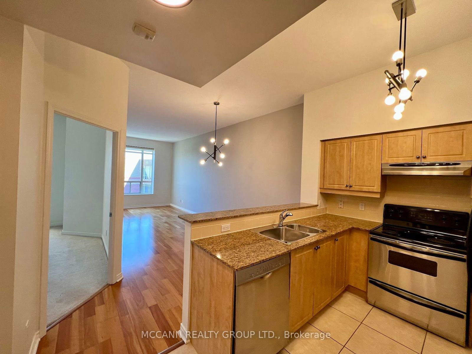 455 Rosewell Ave, unit 605 for rent