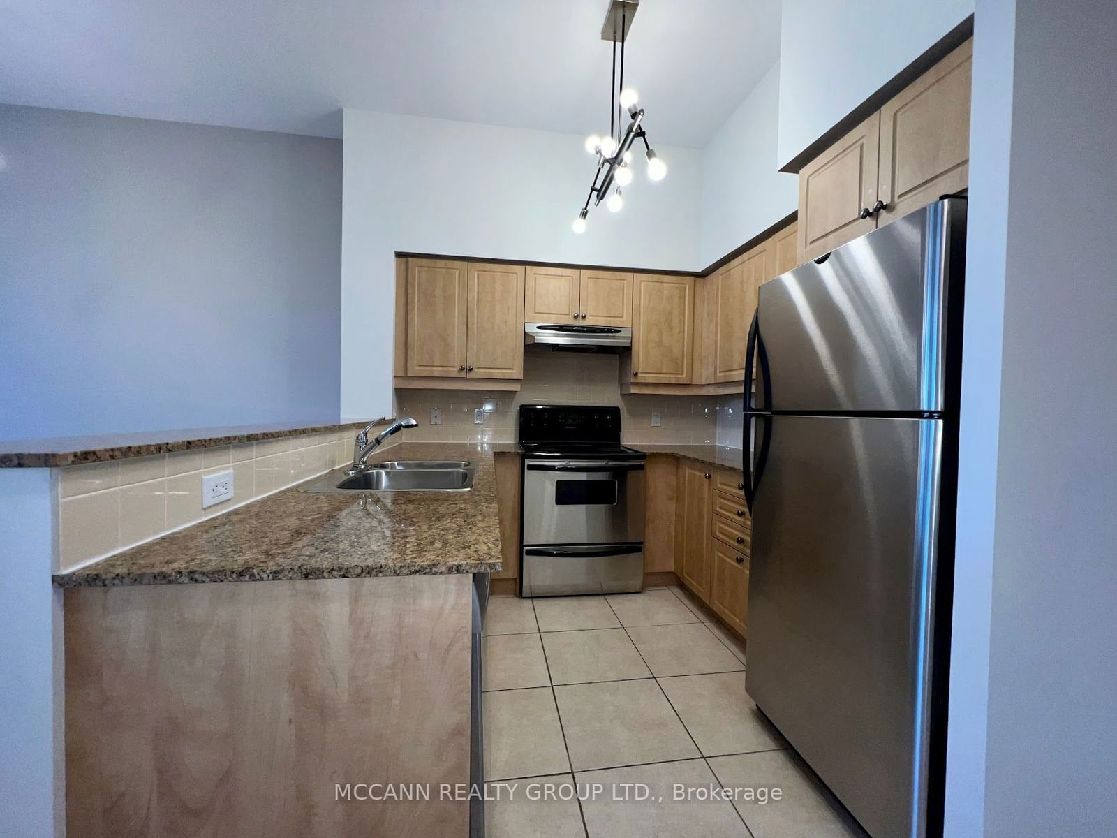 455 Rosewell Ave, unit 605 for rent