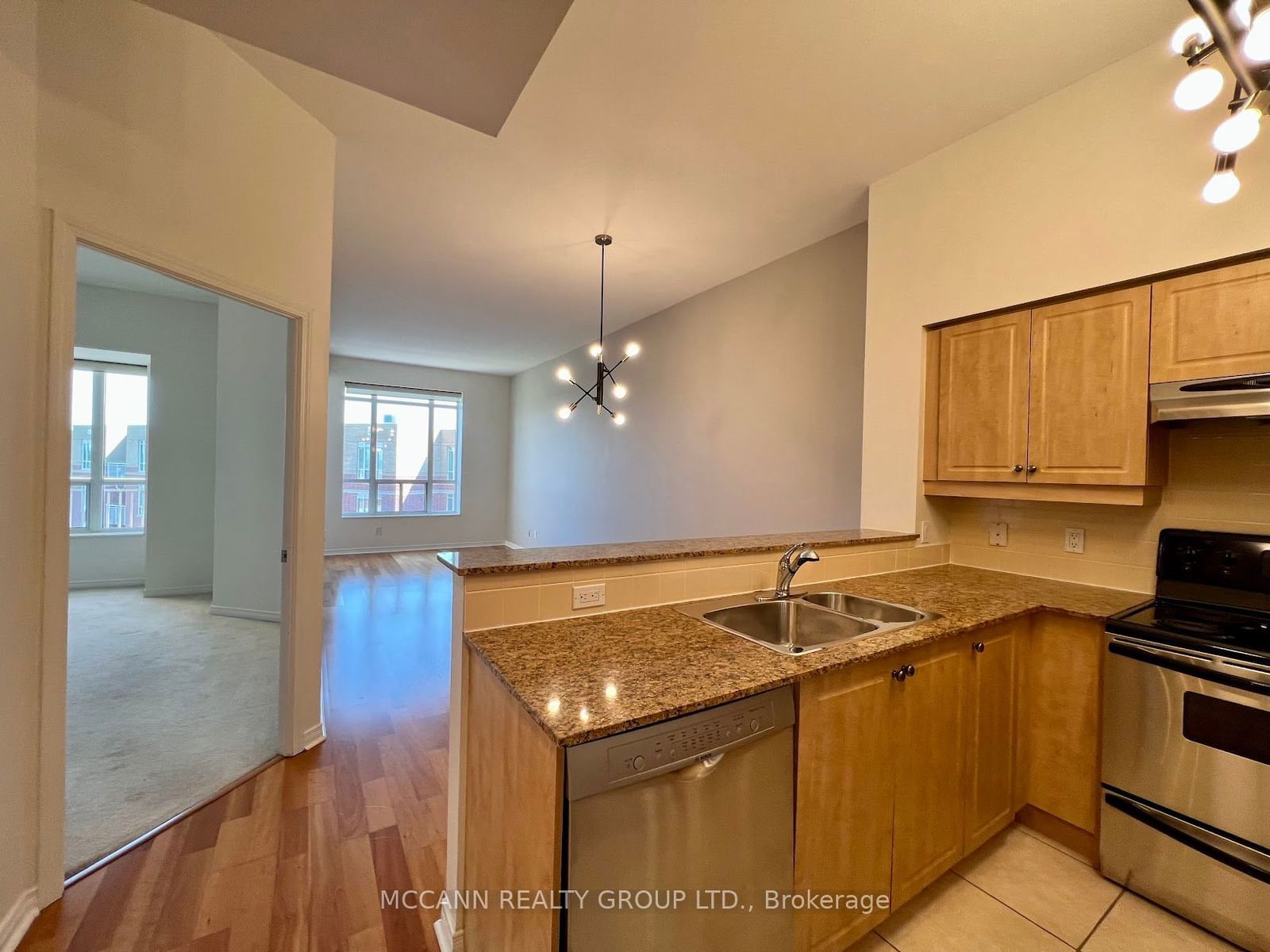 455 Rosewell Ave, unit 605 for rent - image #7