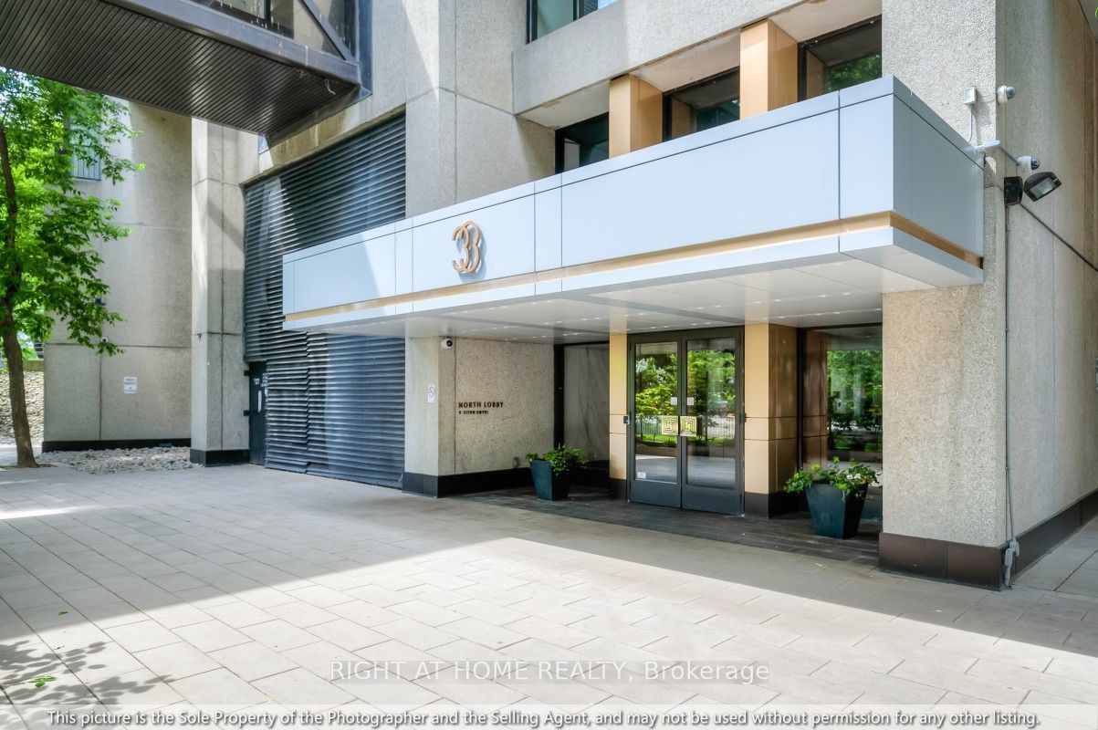 33 Harbour Sq, unit 3020 for rent - image #1