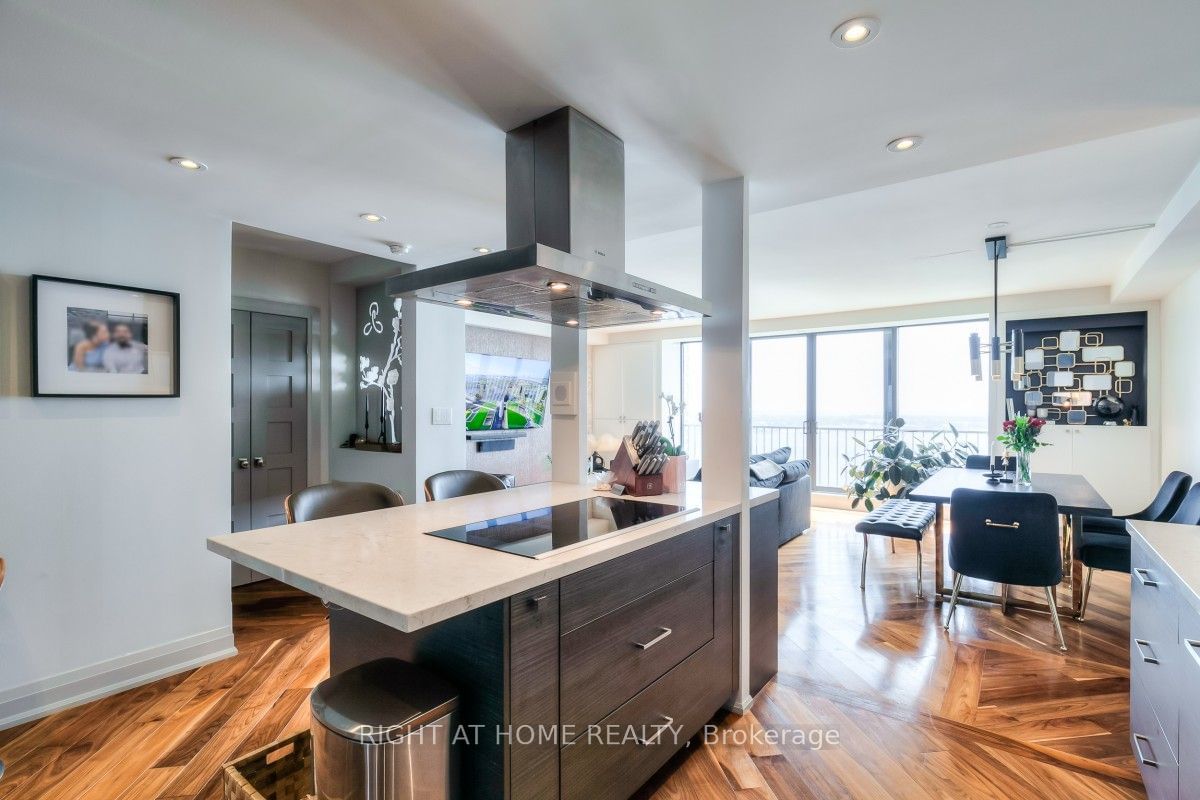 33 Harbour Sq, unit 3020 for rent - image #10