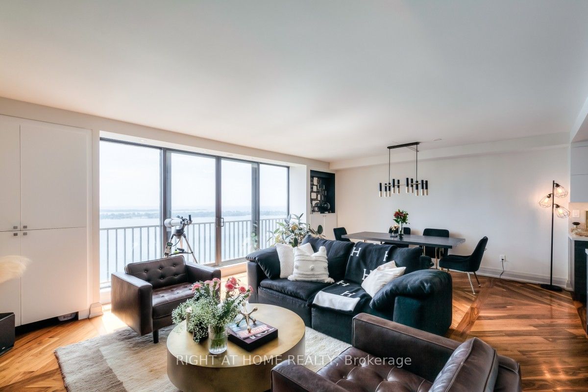 33 Harbour Sq, unit 3020 for rent - image #3