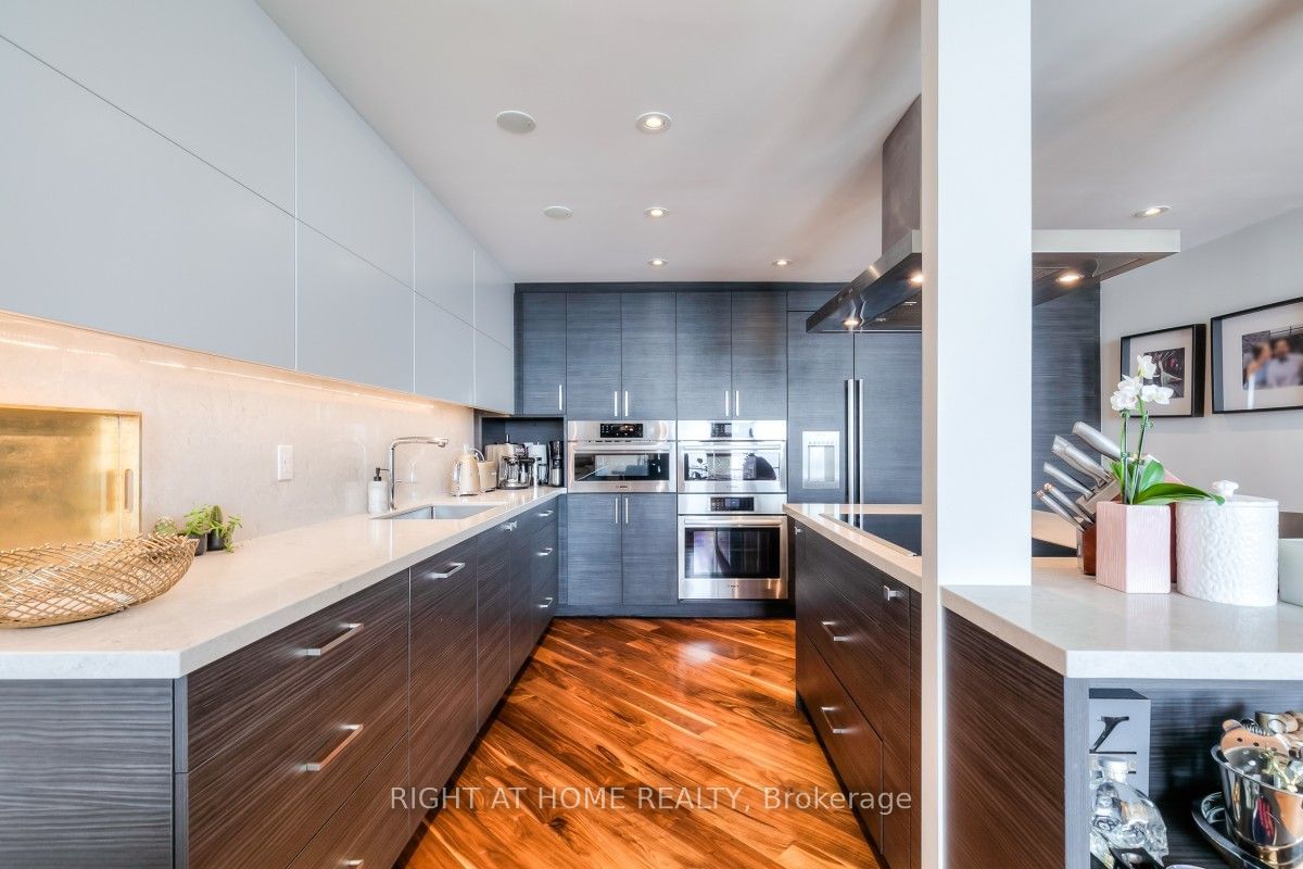 33 Harbour Sq, unit 3020 for rent - image #8