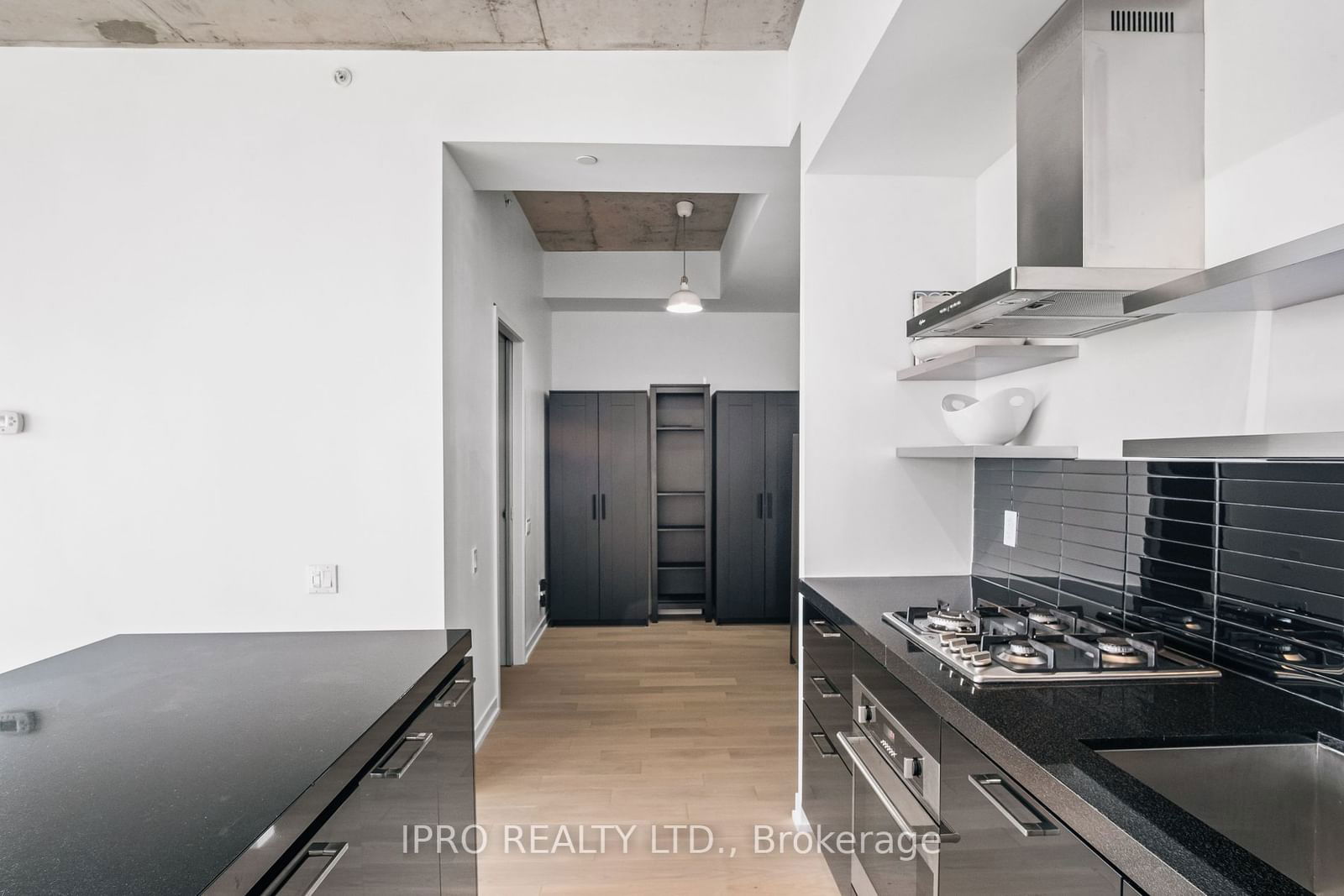 560 King St W, unit 1014 for rent - image #6