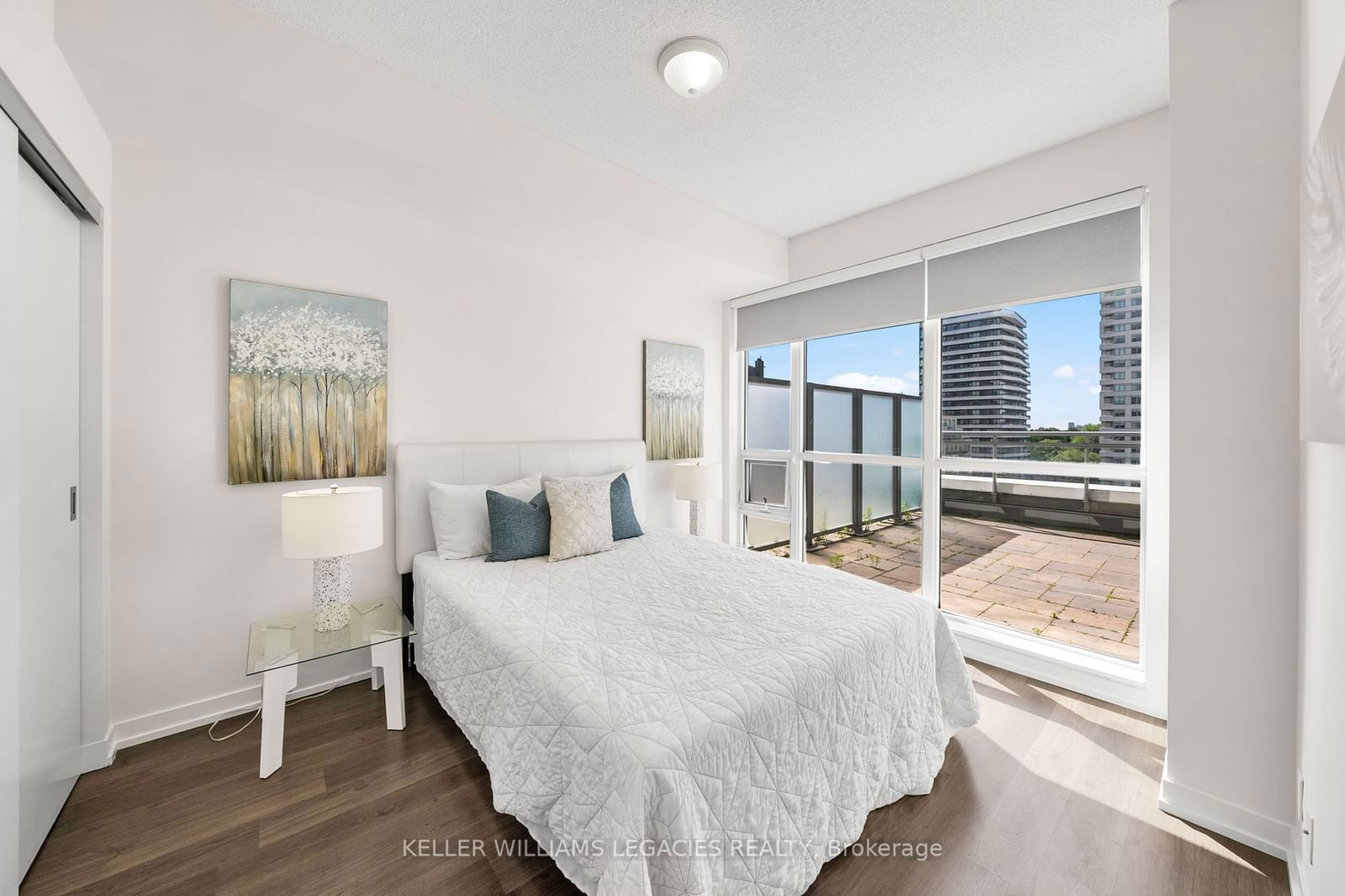 98 Lillian St, unit 819 for sale - image #11