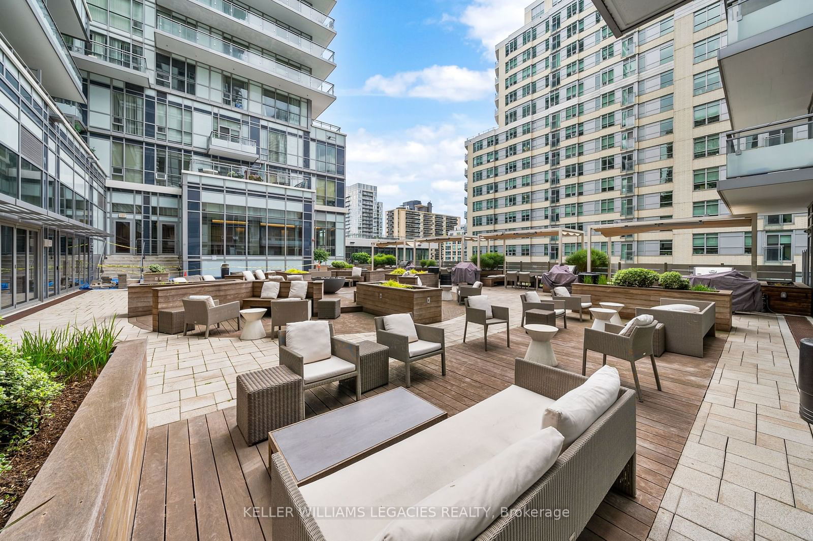 98 Lillian St, unit 819 for sale - image #27