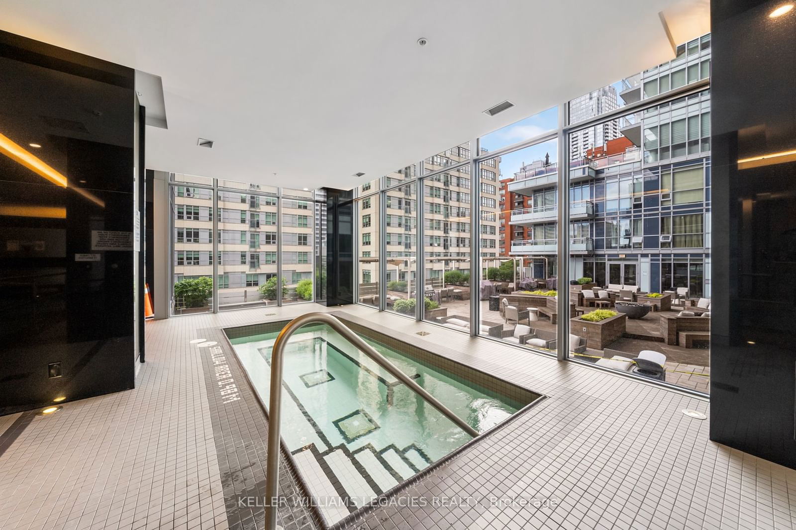 98 Lillian St, unit 819 for sale - image #33