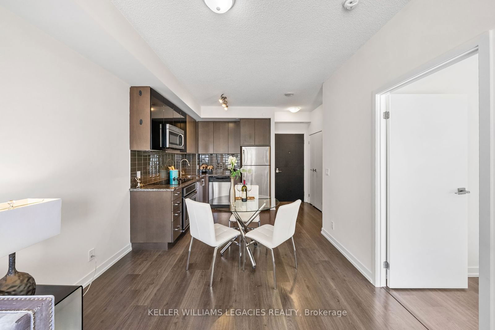 98 Lillian St, unit 819 for sale - image #5