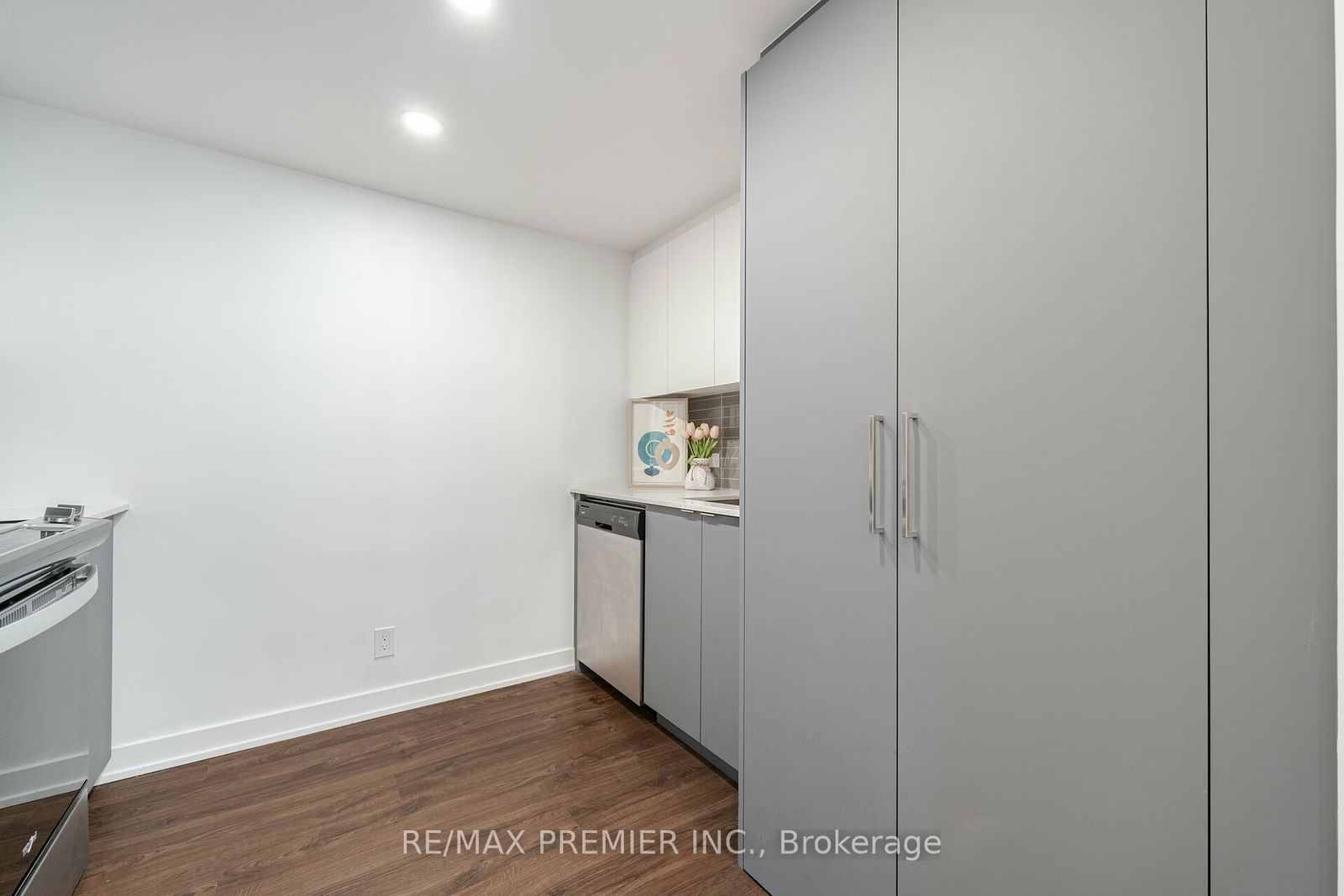 30 Tretti Way, unit 619 for sale - image #10