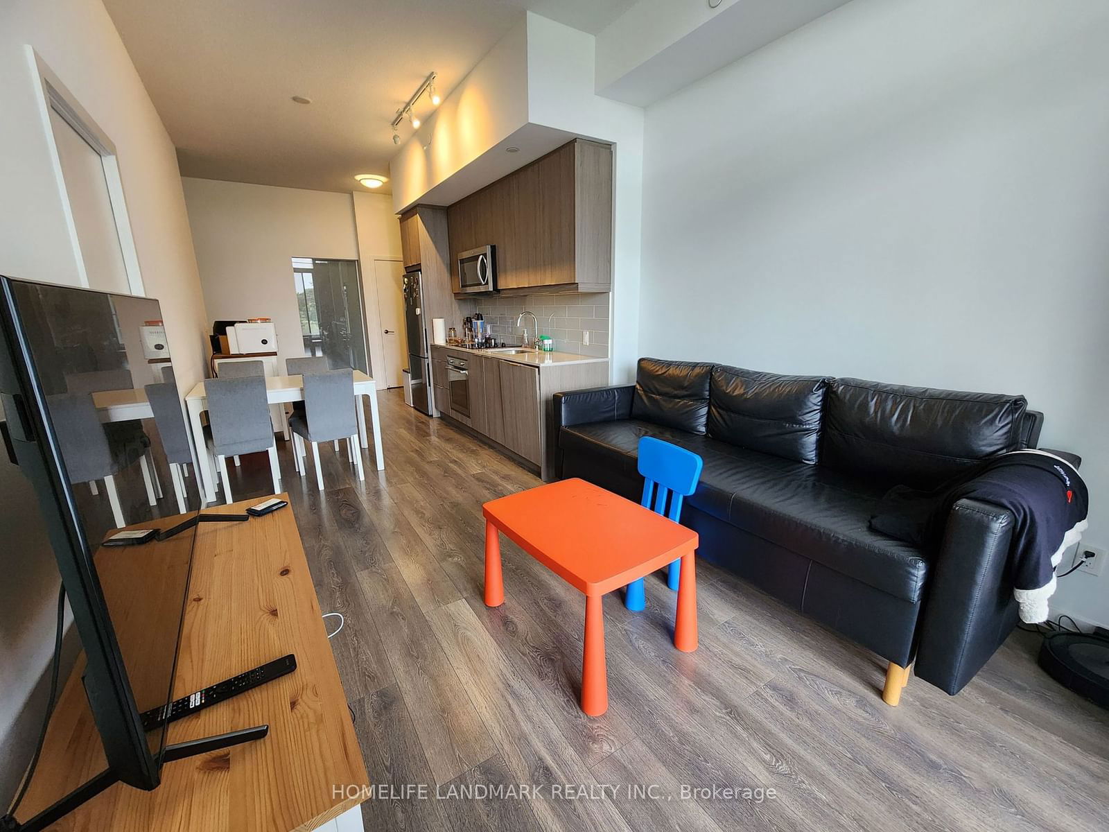 32 Forest Manor Rd, unit 209 for rent - image #6