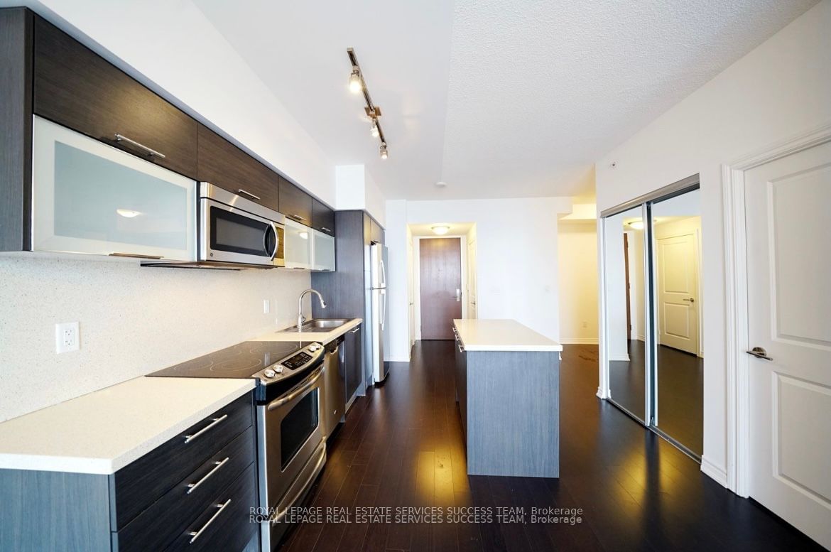 386 Yonge St, unit 4713 for rent - image #17