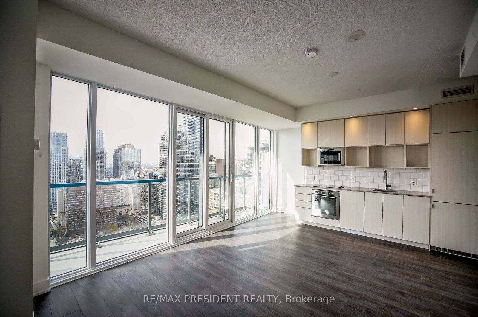 89 Mcgill St, unit 2401 for rent - image #2