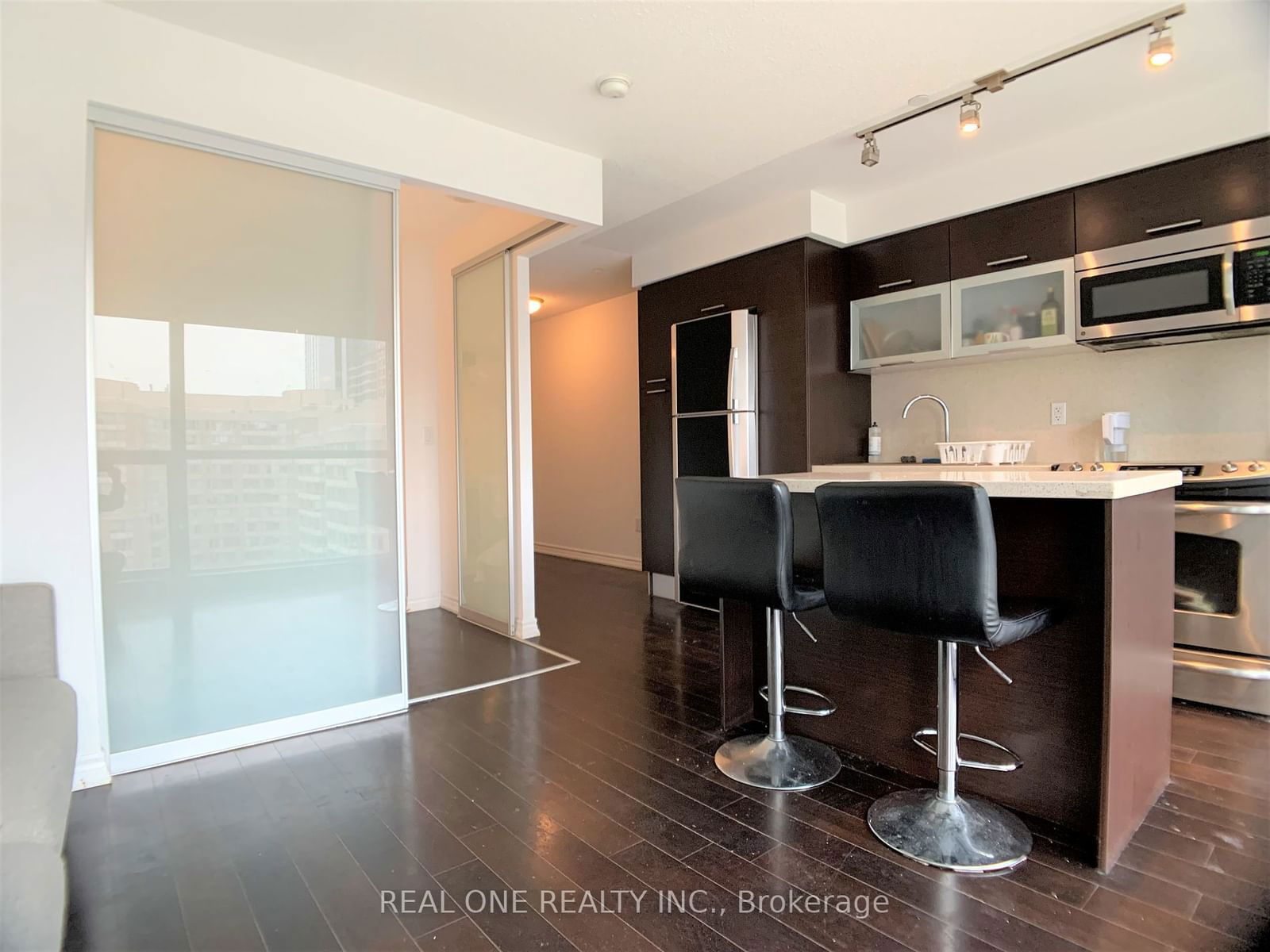 386 Yonge St, unit 1222 for rent