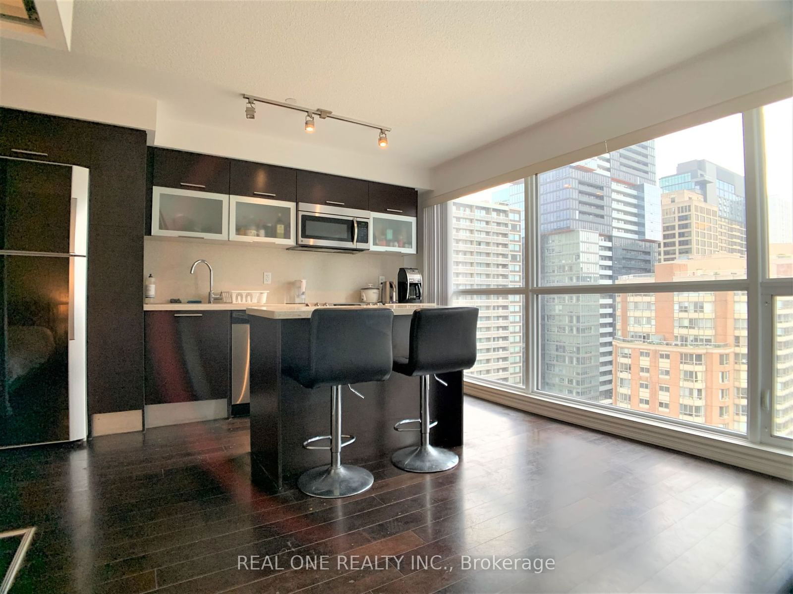 386 Yonge St, unit 1222 for rent