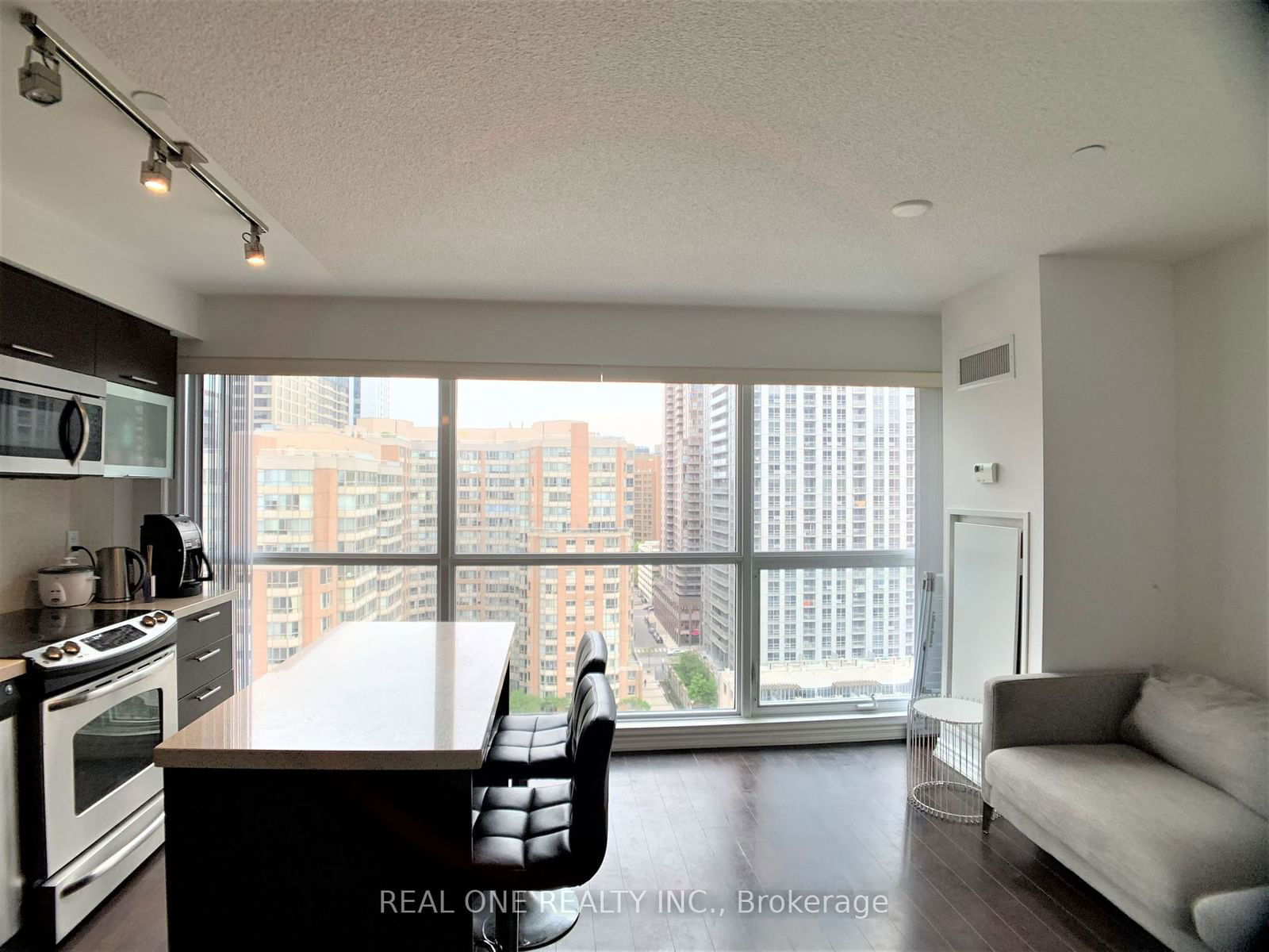 386 Yonge St, unit 1222 for rent