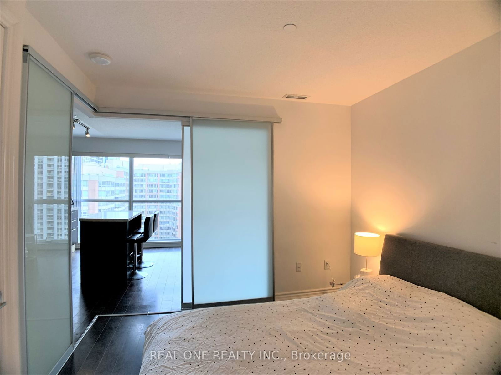 386 Yonge St, unit 1222 for rent