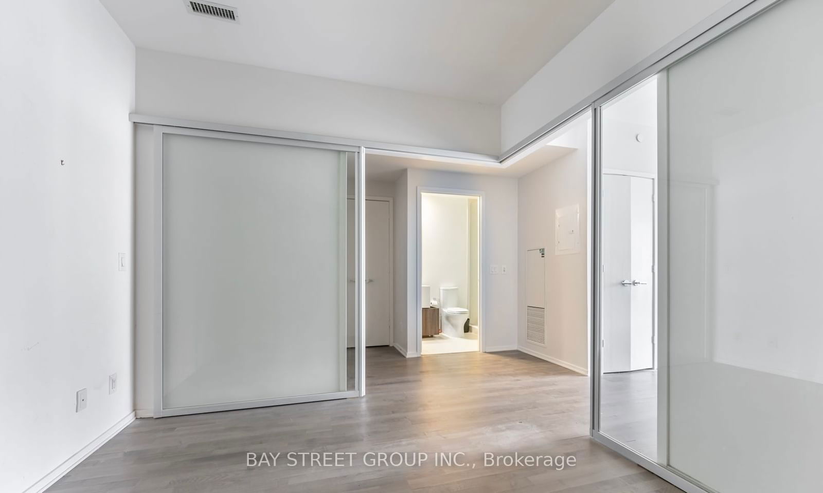 1 Bloor St E, unit 425 for rent - image #6