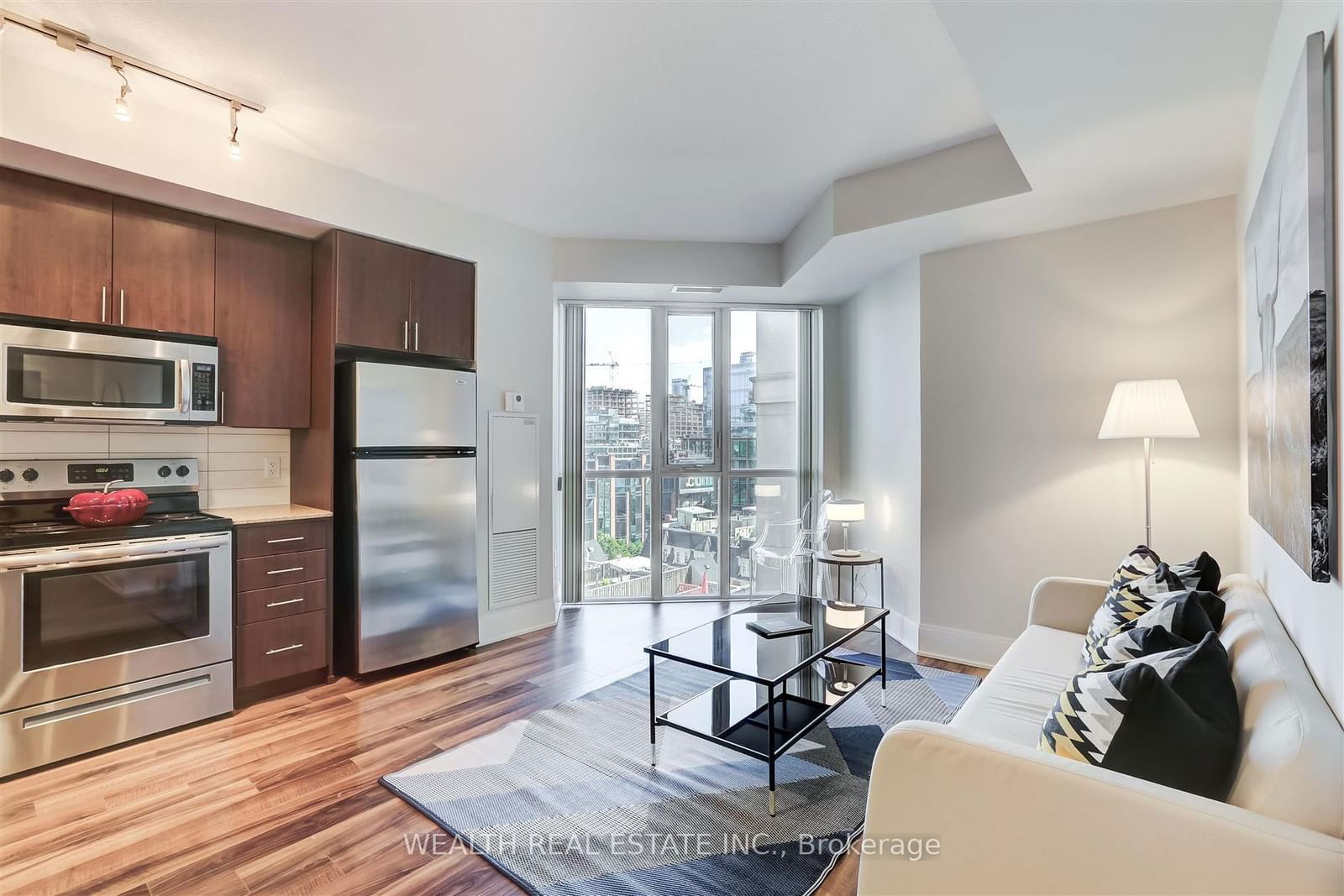 560 Front St W, unit 726 for sale - image #2