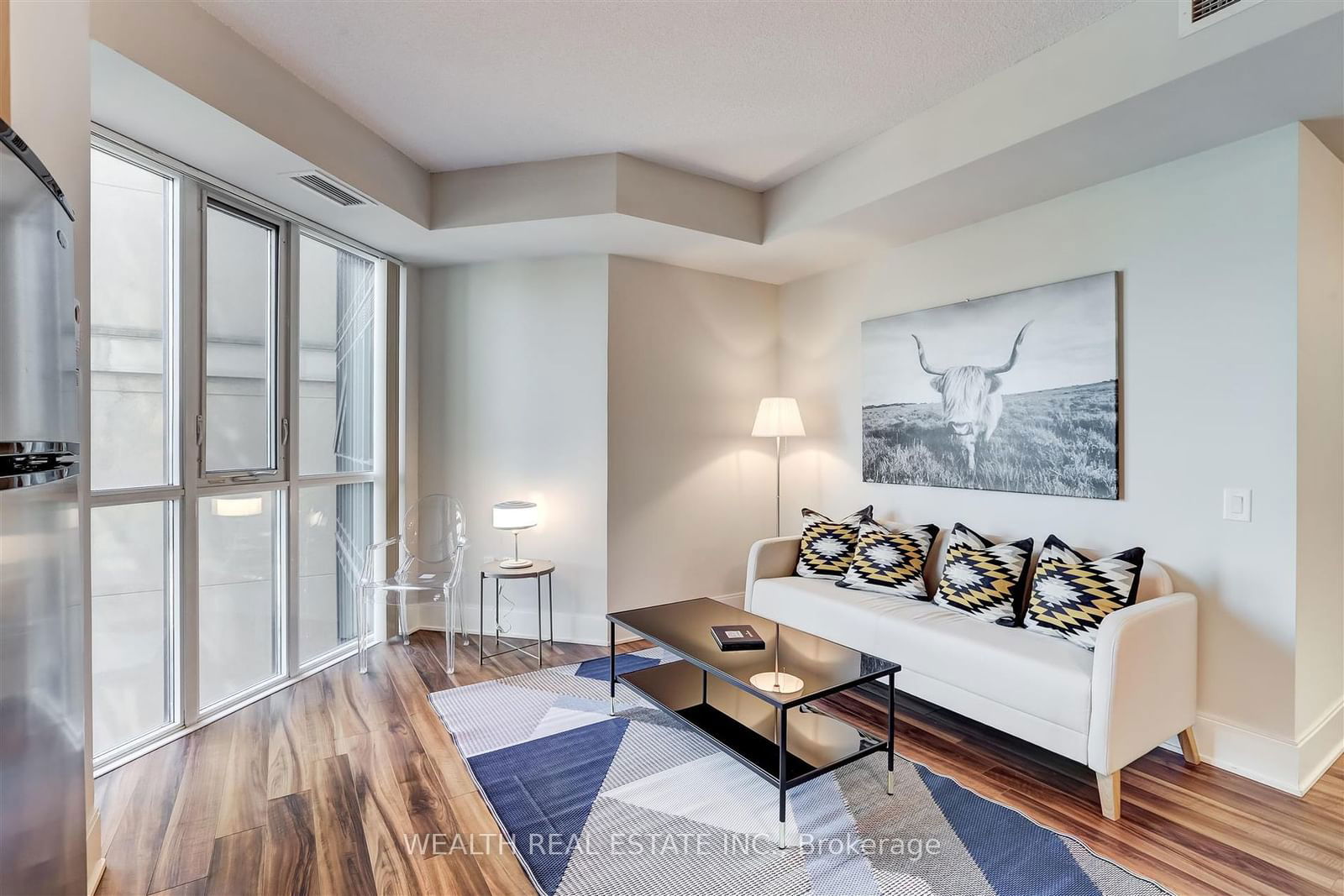 560 Front St W, unit 726 for sale