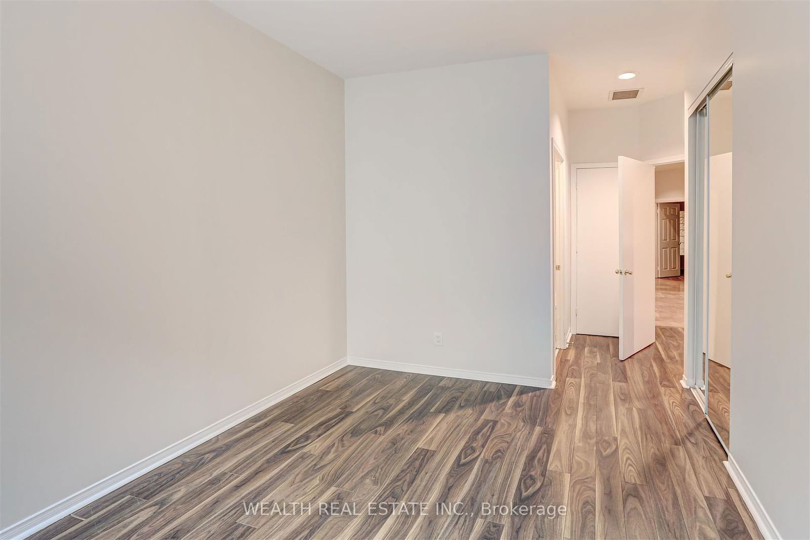 7 King St E, unit 1612 for sale - image #12