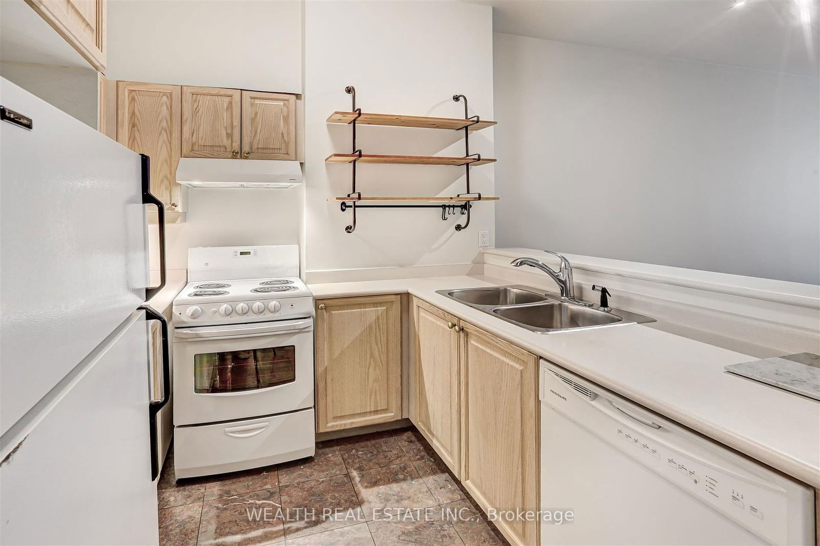 7 King St E, unit 1612 for sale - image #5