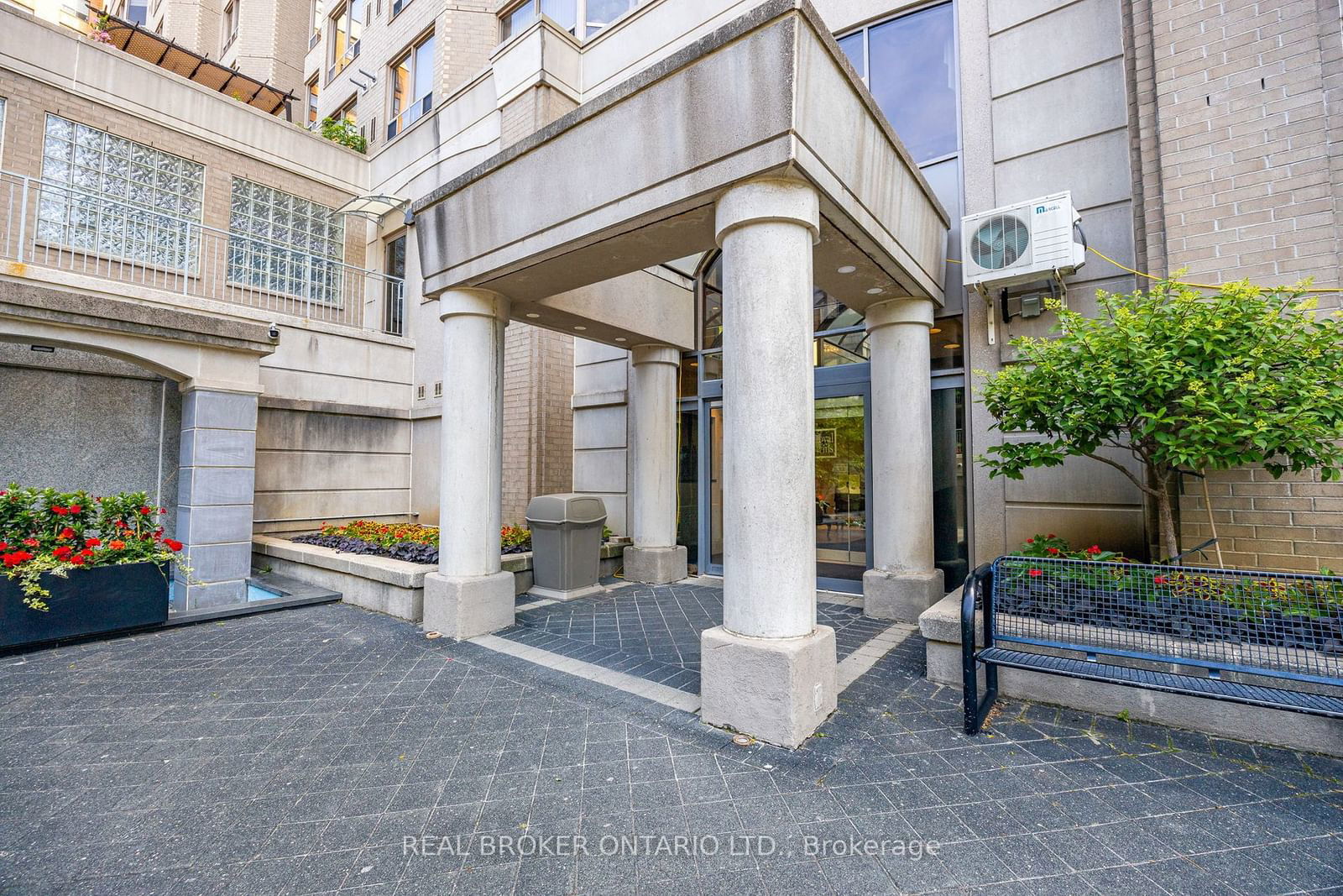 5418 Yonge St, unit 217 for sale - image #3