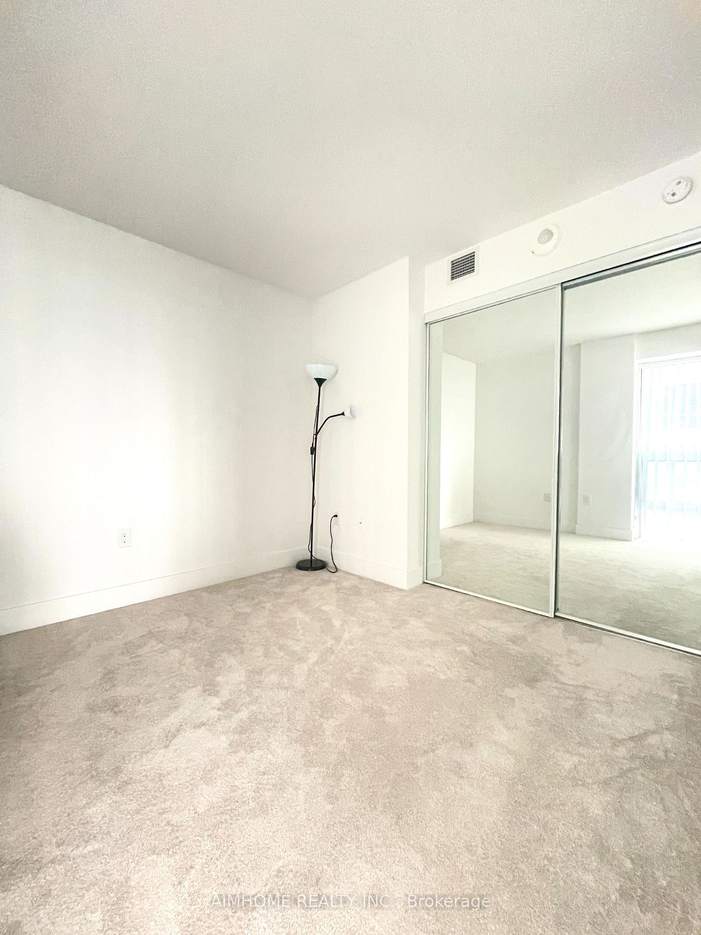 955 Bay St, unit 2014 for rent - image #10