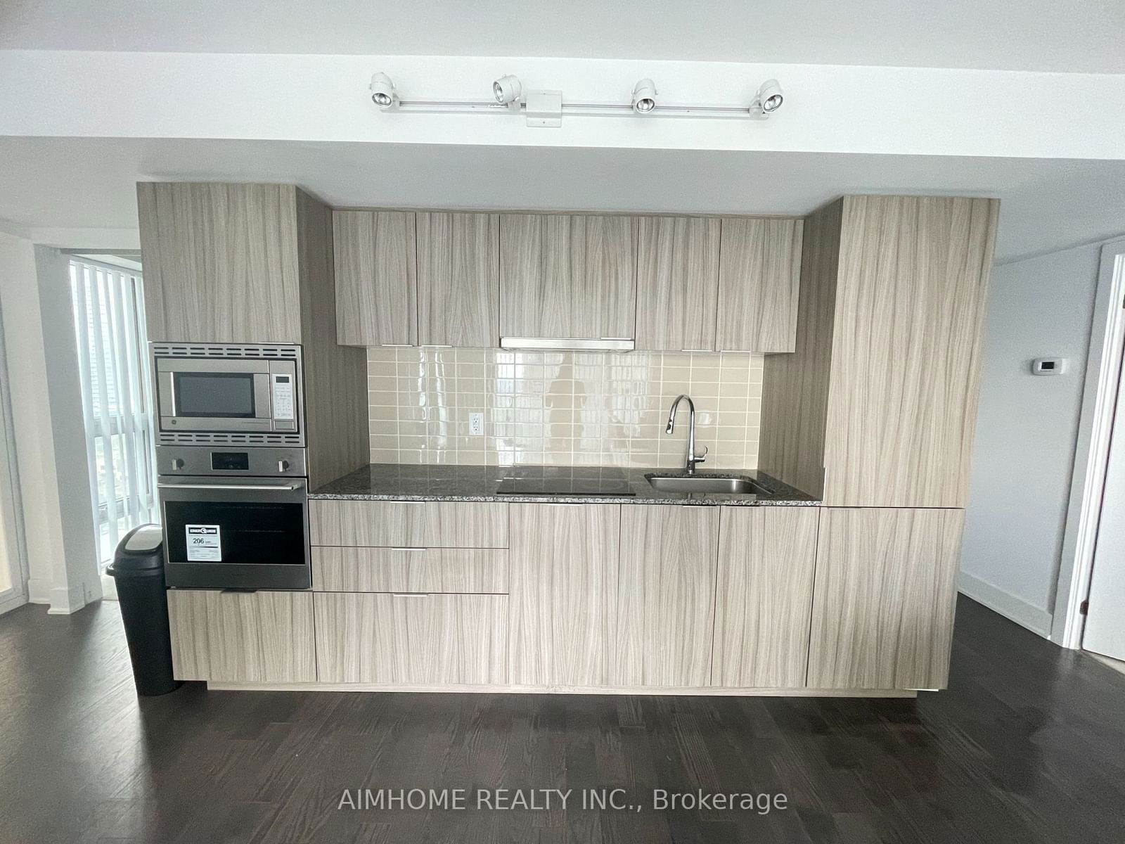 955 Bay St, unit 2014 for rent - image #5