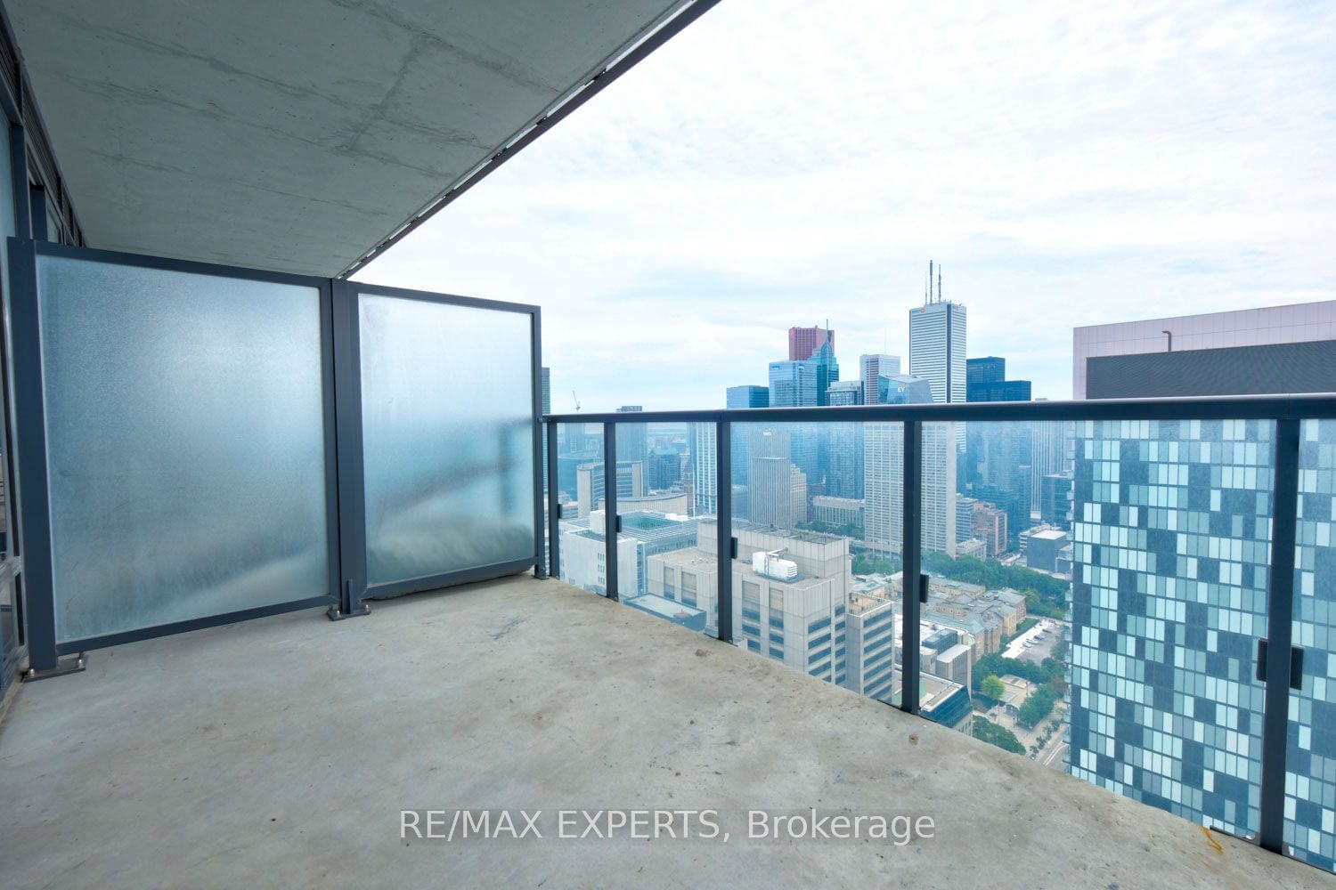 488 University Ave, unit 3509 for sale