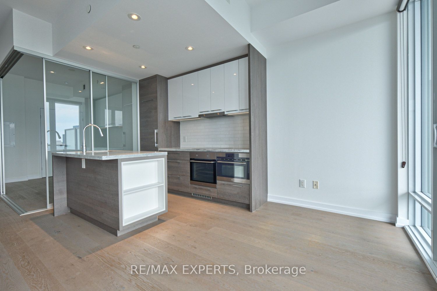 488 University Ave, unit 3509 for sale