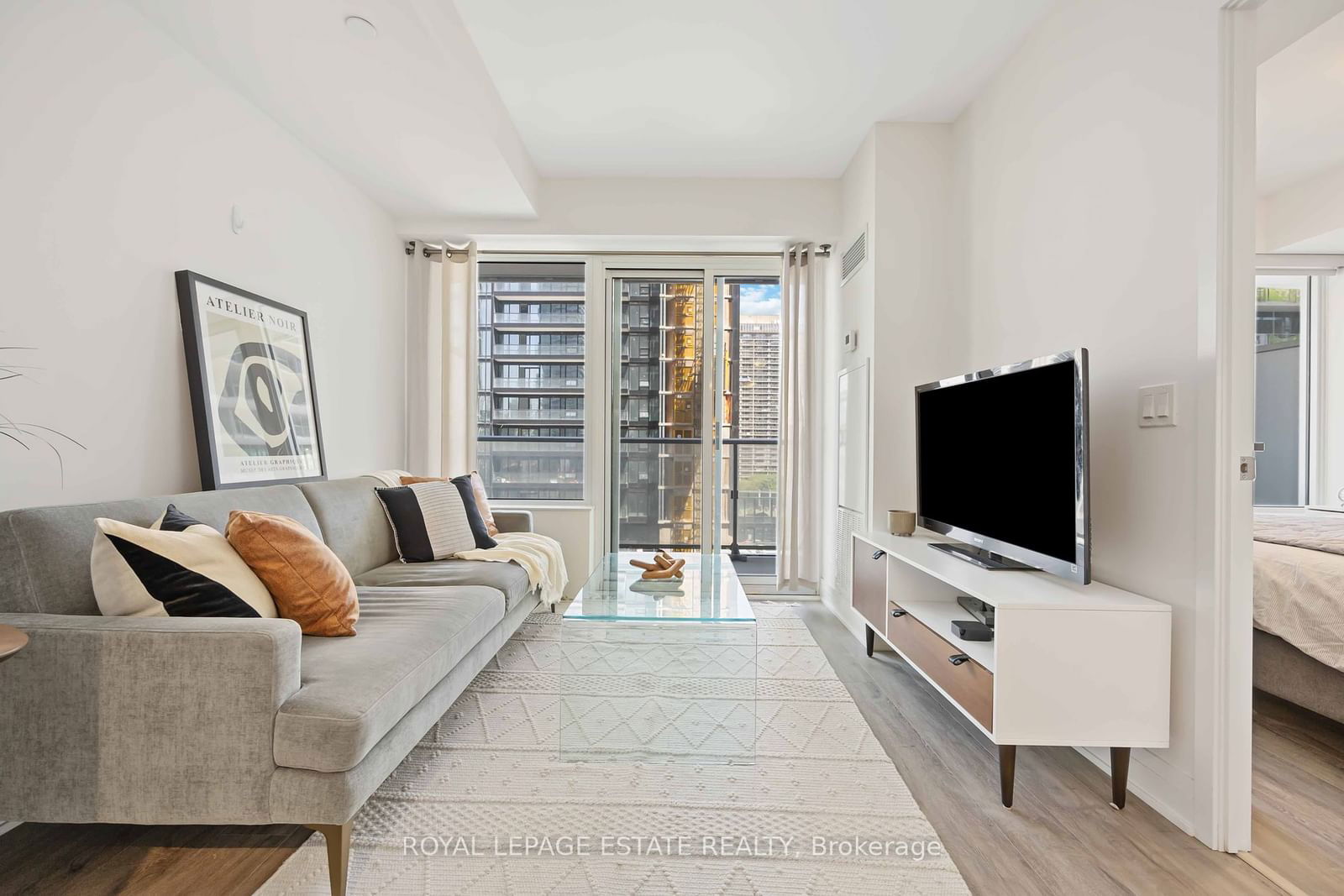 99 Broadway Ave, unit 811 for sale - image #15