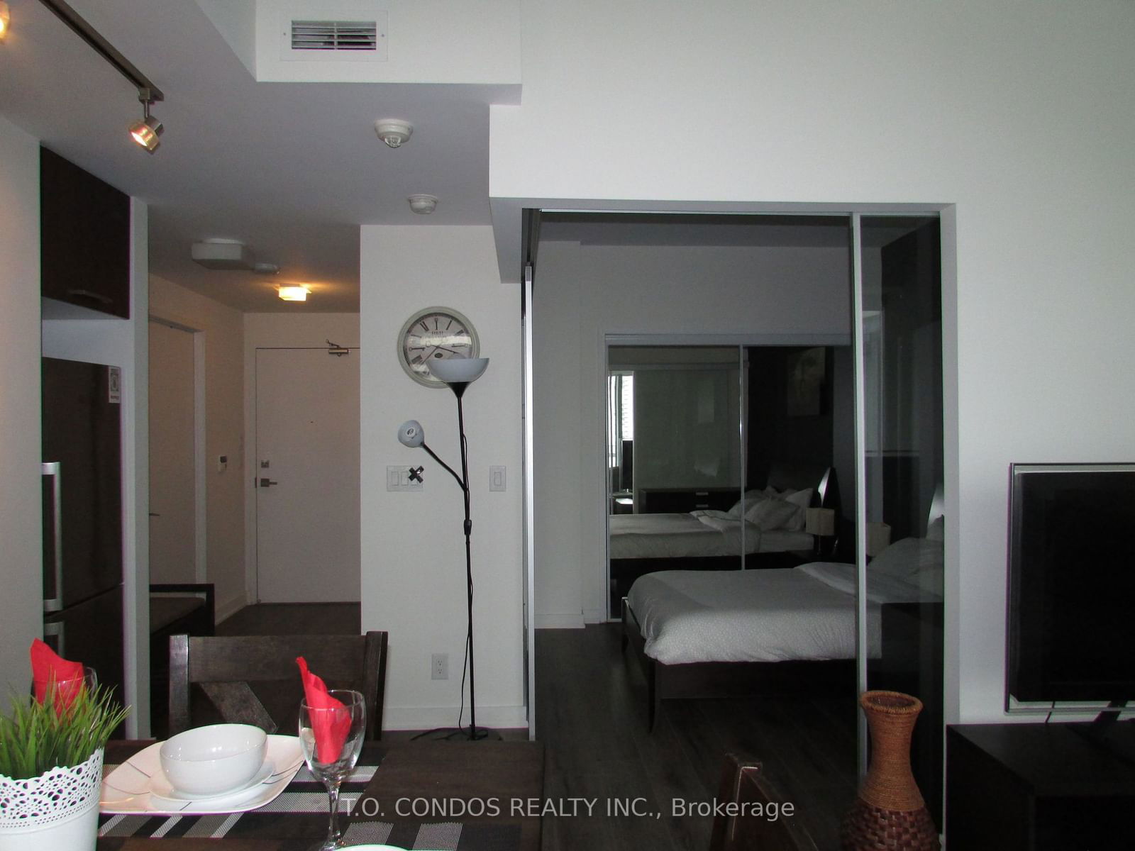 12 York St, unit 1901 for rent - image #5