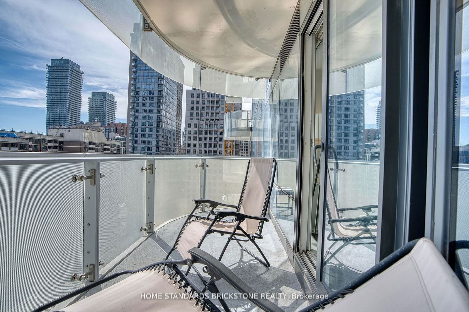 1 Bloor St E, unit 1306 for rent