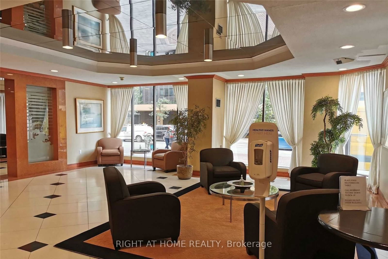 633 Bay St, unit 1407 for sale - image #3